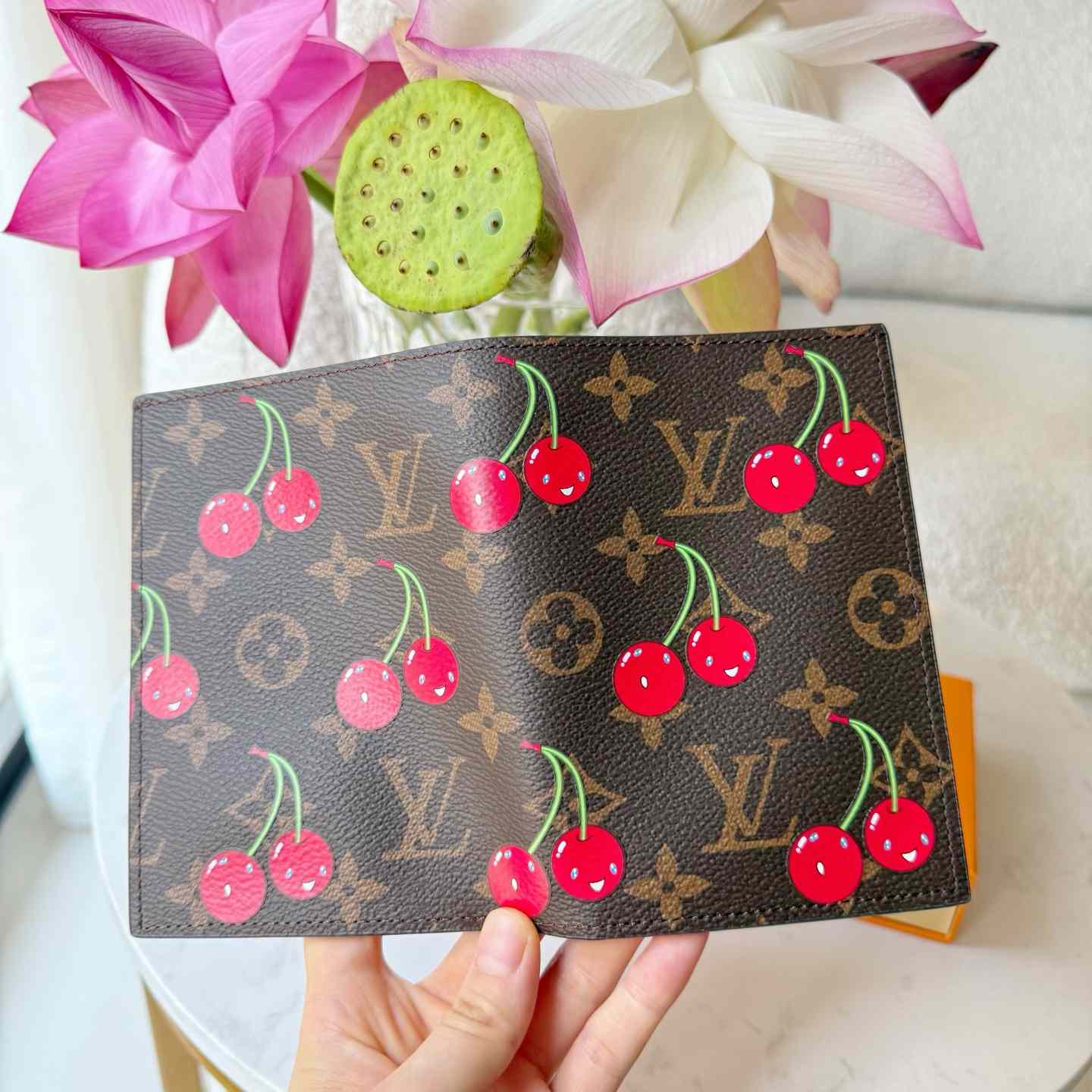 Louis Vuitton LV x TM Passport Cover   M13424 - DesignerGu