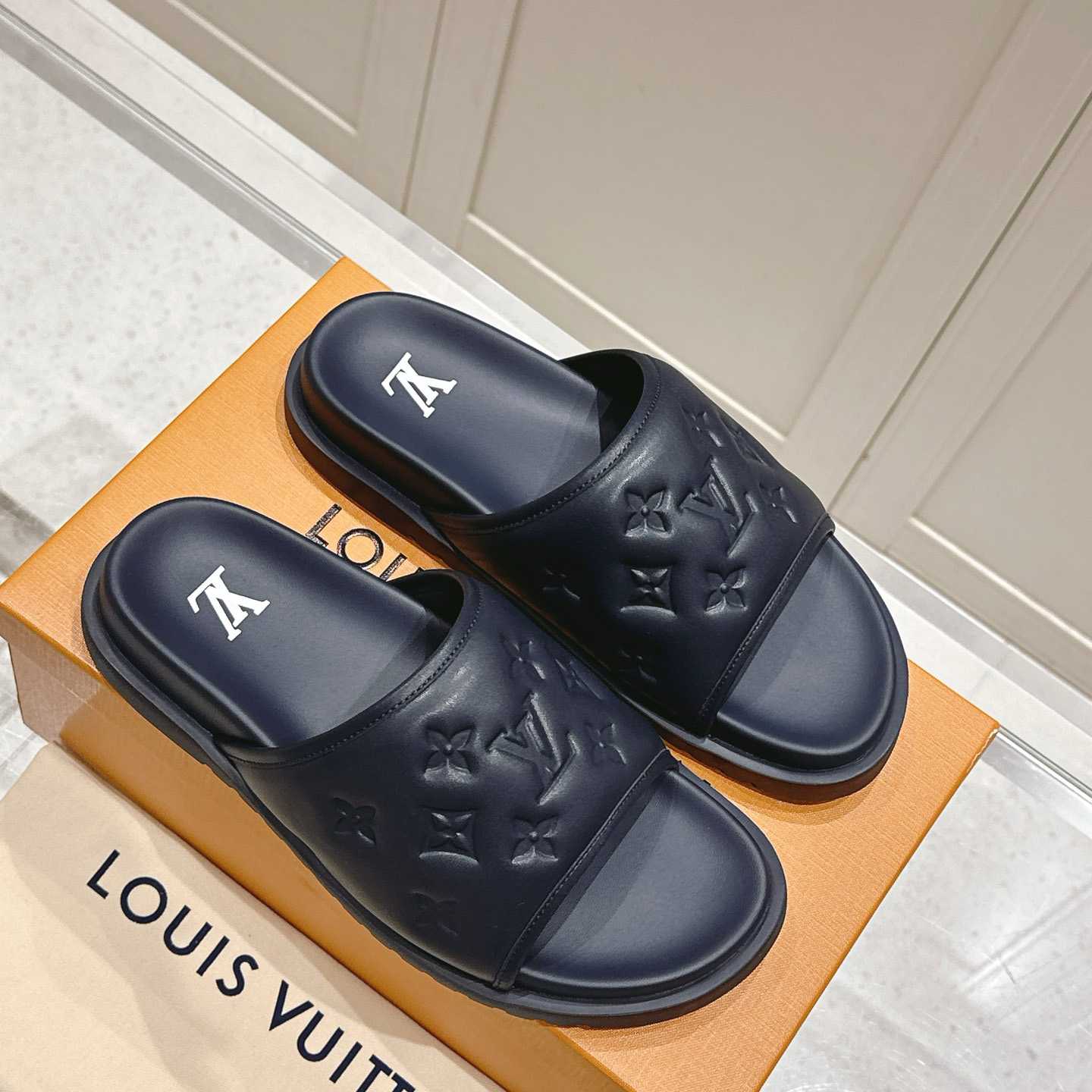 Louis Vuitton Miami Mule   1ADGFD  - DesignerGu