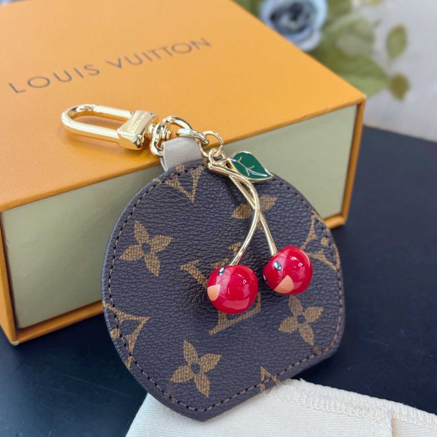 Louis Vuitton LV x TM Cerise LV Mini Mirror Bag Charm   M02830 - DesignerGu