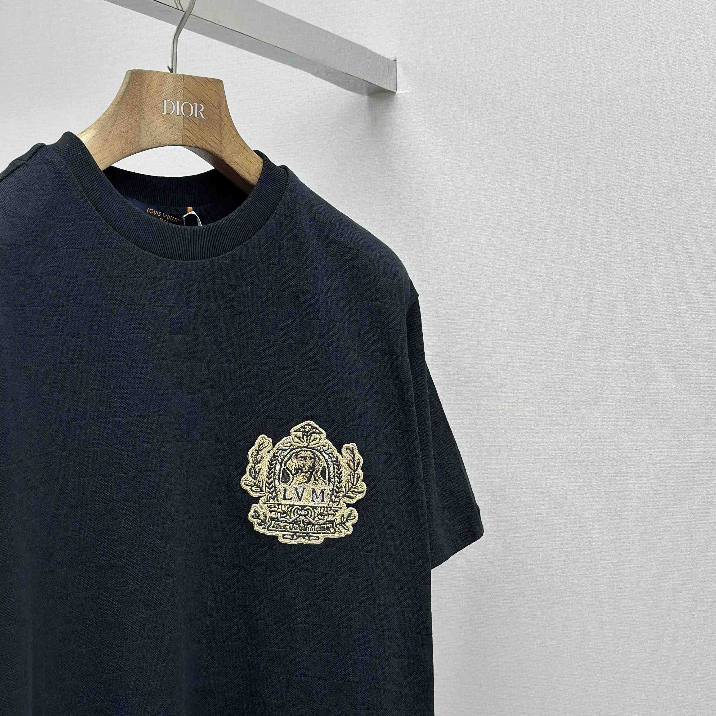 Louis Vuitton Signature Patch Cotton T-Shirt   1AGJZF - DesignerGu