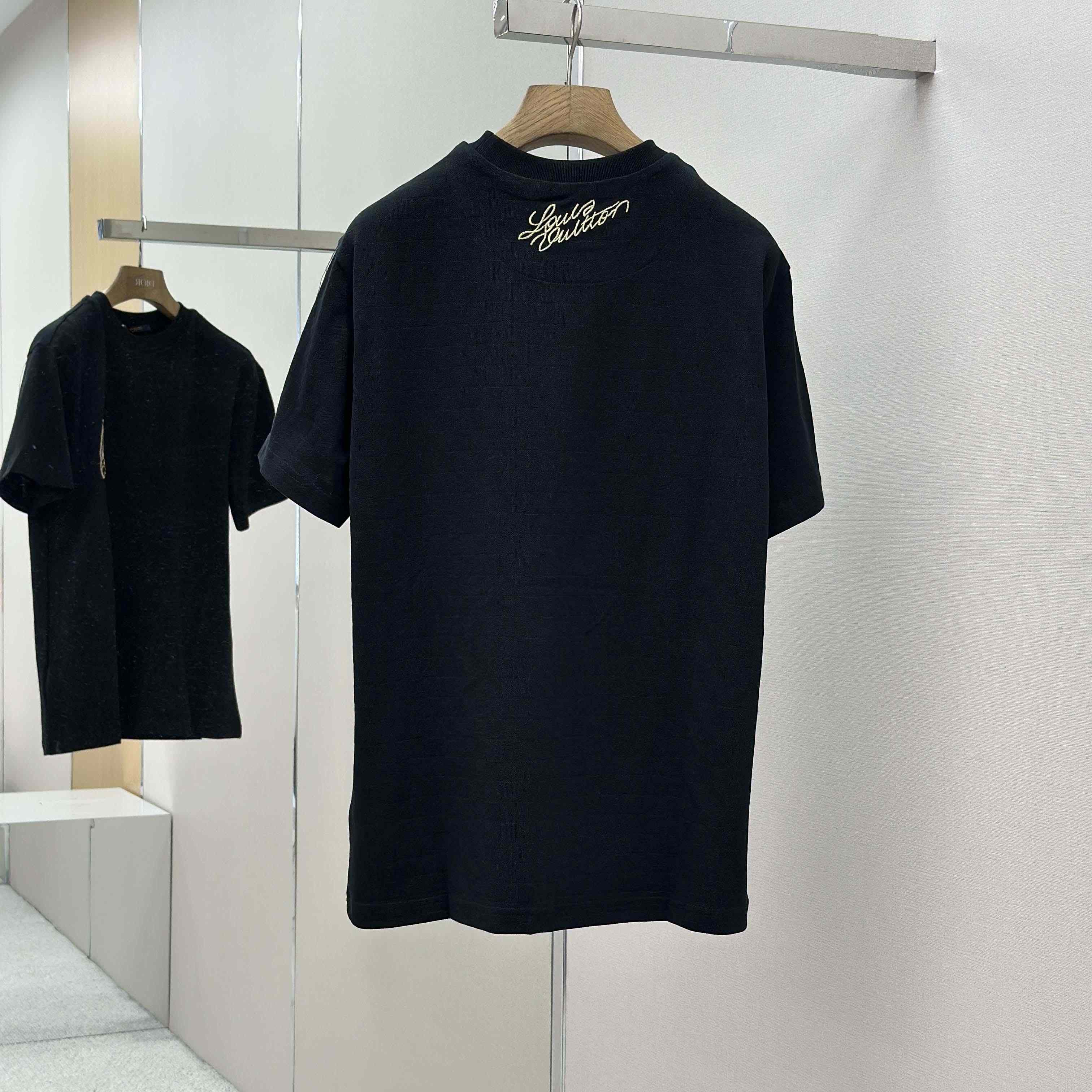 Louis Vuitton Signature Patch Cotton T-Shirt   1AGJZF - DesignerGu