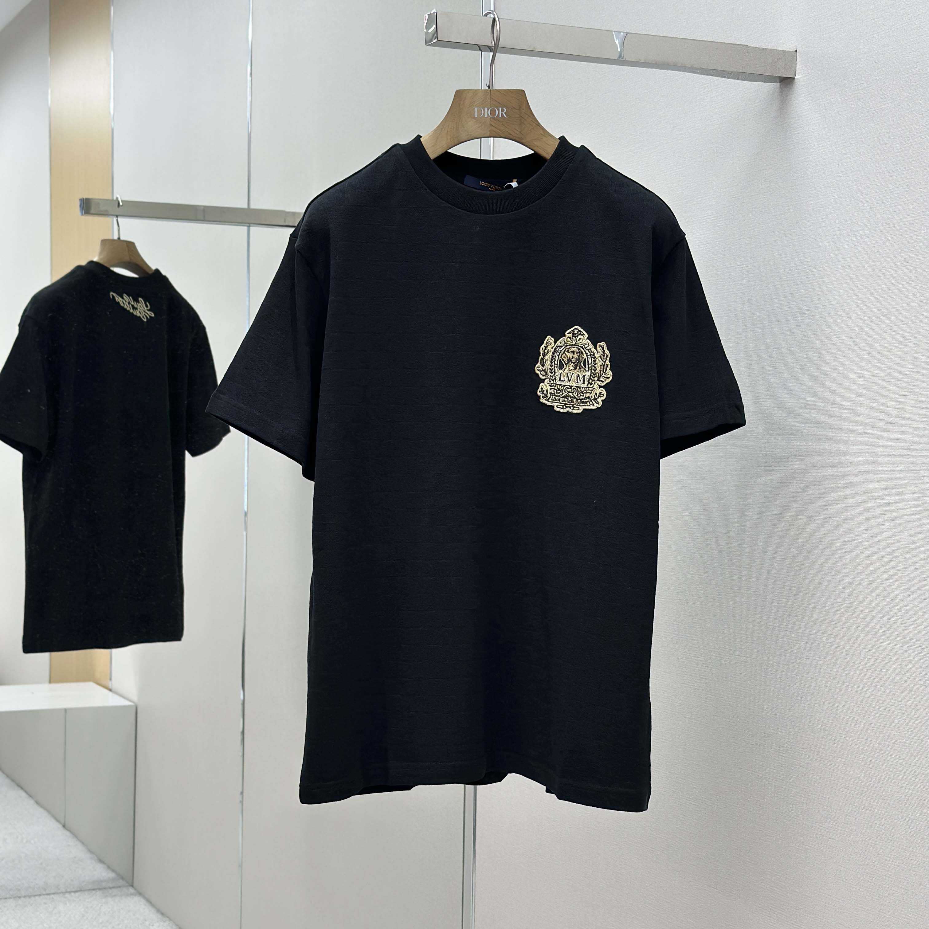 Louis Vuitton Signature Patch Cotton T-Shirt   1AGJZF - DesignerGu