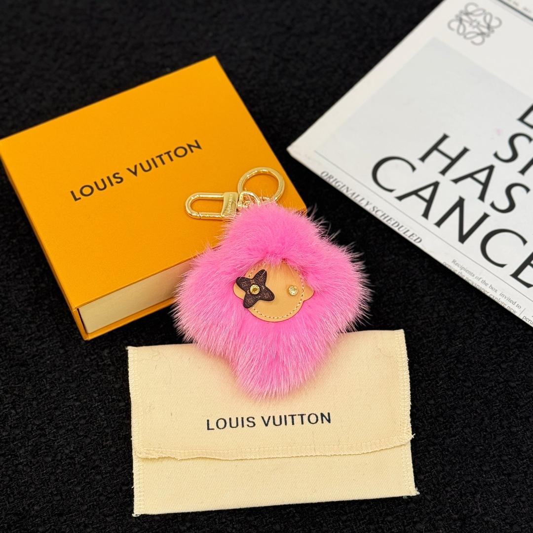 Louis Vuitton Vivienne Fur Key Holder   M01447 - DesignerGu