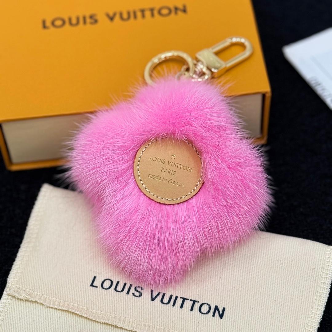 Louis Vuitton Vivienne Fur Key Holder   M01447 - DesignerGu