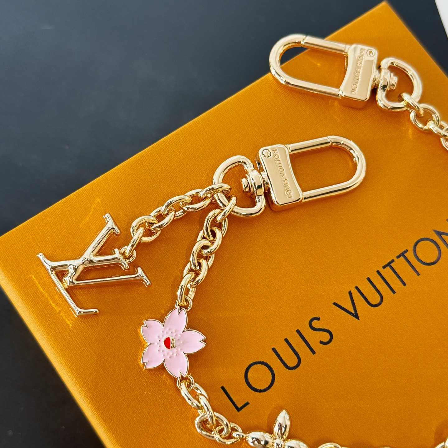 Louis Vuitton LV x TM Cherry Blossom Bag Chain   M02540 - DesignerGu