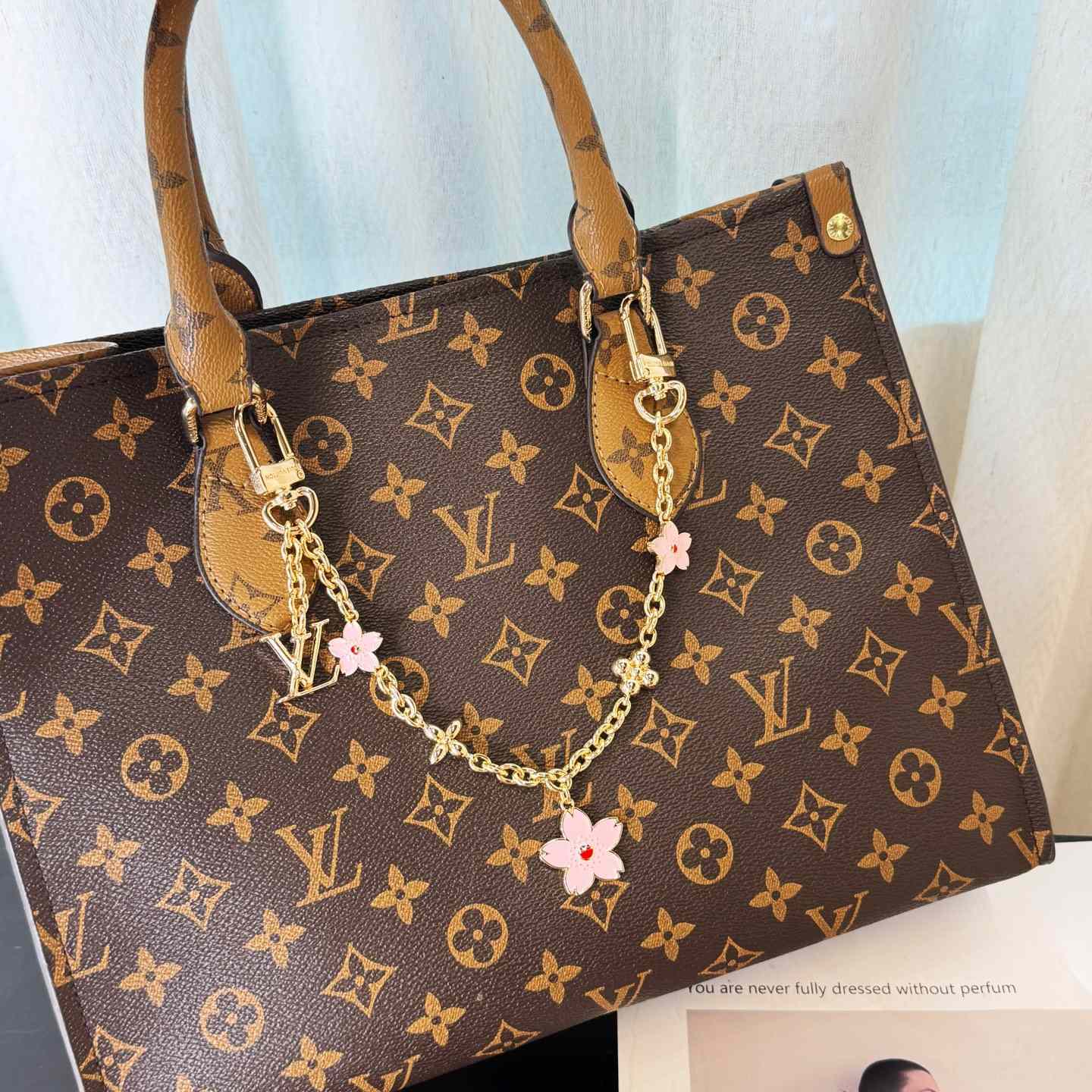 Louis Vuitton LV x TM Cherry Blossom Bag Chain   M02540 - DesignerGu