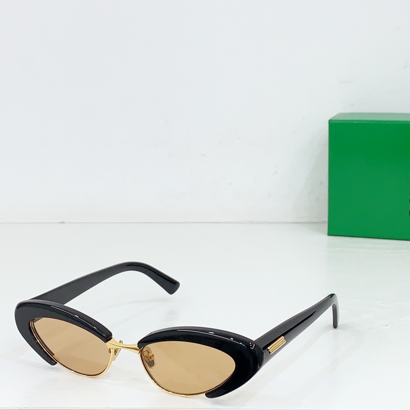 Bottega Veneta Angle Cat Eye Sunglasses    - DesignerGu