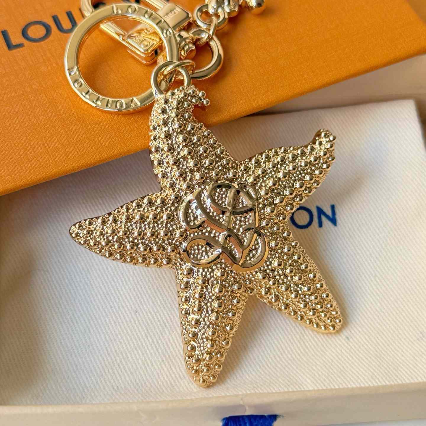 Louis Vuitton LV Starfish Key Holder and Bag Charm   M02622 - DesignerGu