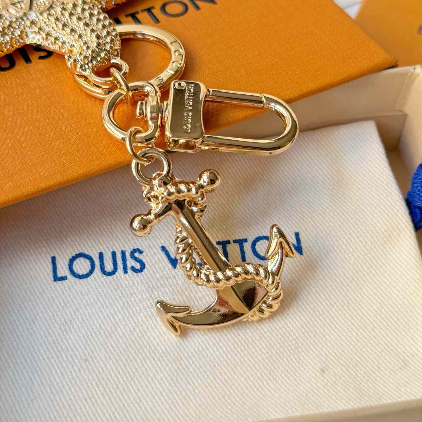 Louis Vuitton LV Starfish Key Holder and Bag Charm   M02622 - DesignerGu