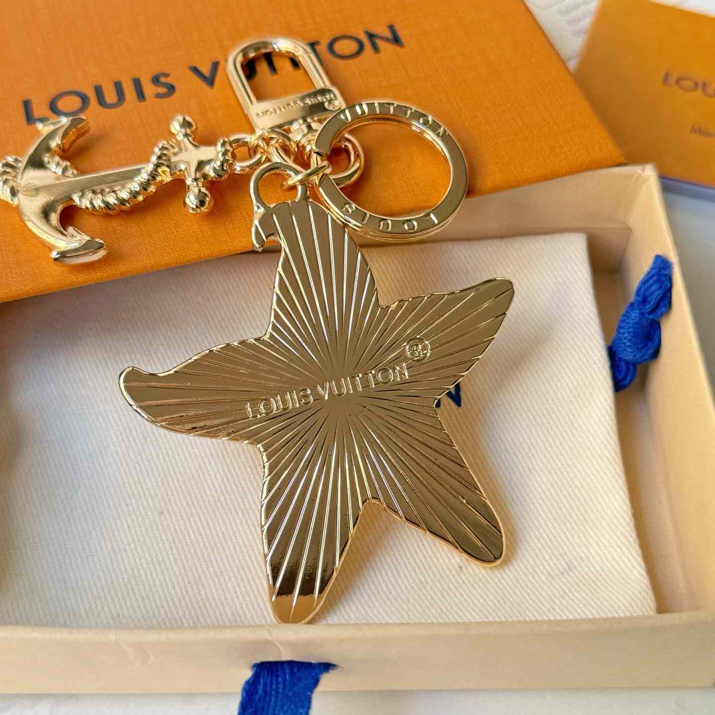 Louis Vuitton LV Starfish Key Holder and Bag Charm   M02622 - DesignerGu
