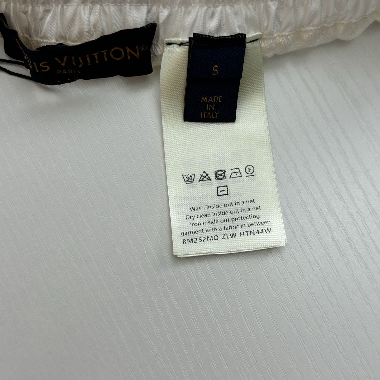 Louis Vuitton Shorts With Monogram Nylon Details   1AHVPK - DesignerGu