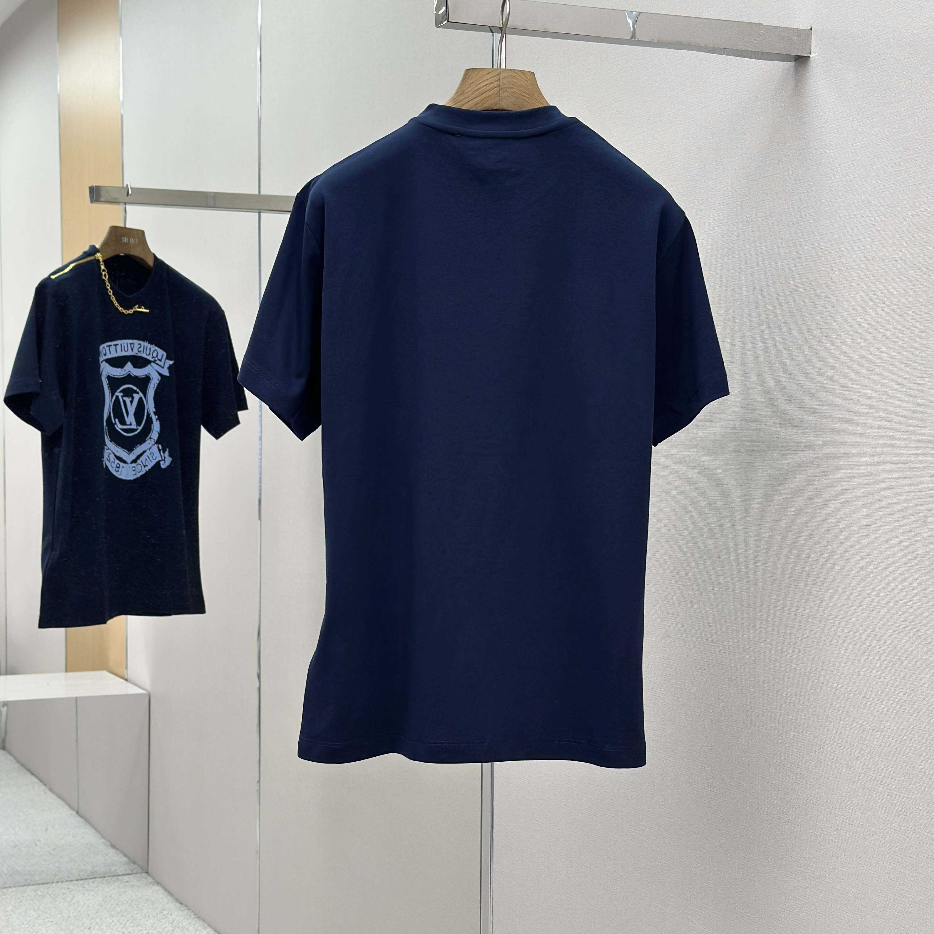 Louis Vuitton Signature Zipper Detail T-Shirt   1AI469 - DesignerGu