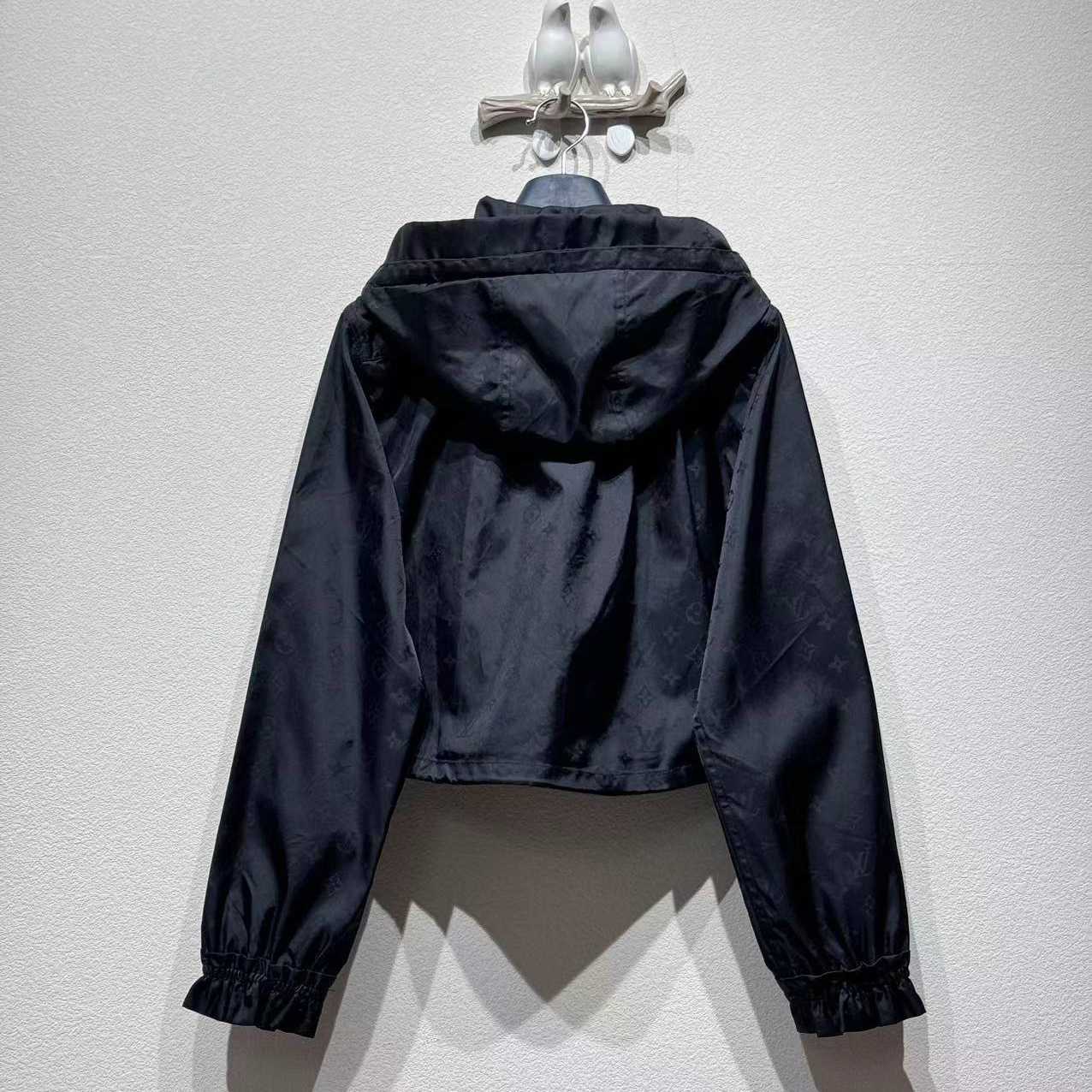 Louis Vuitton Cropped Monogram Windbreaker   1AHX65 - DesignerGu