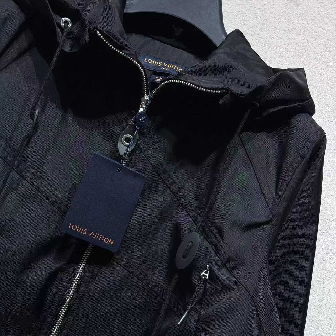 Louis Vuitton Cropped Monogram Windbreaker   1AHX65 - DesignerGu