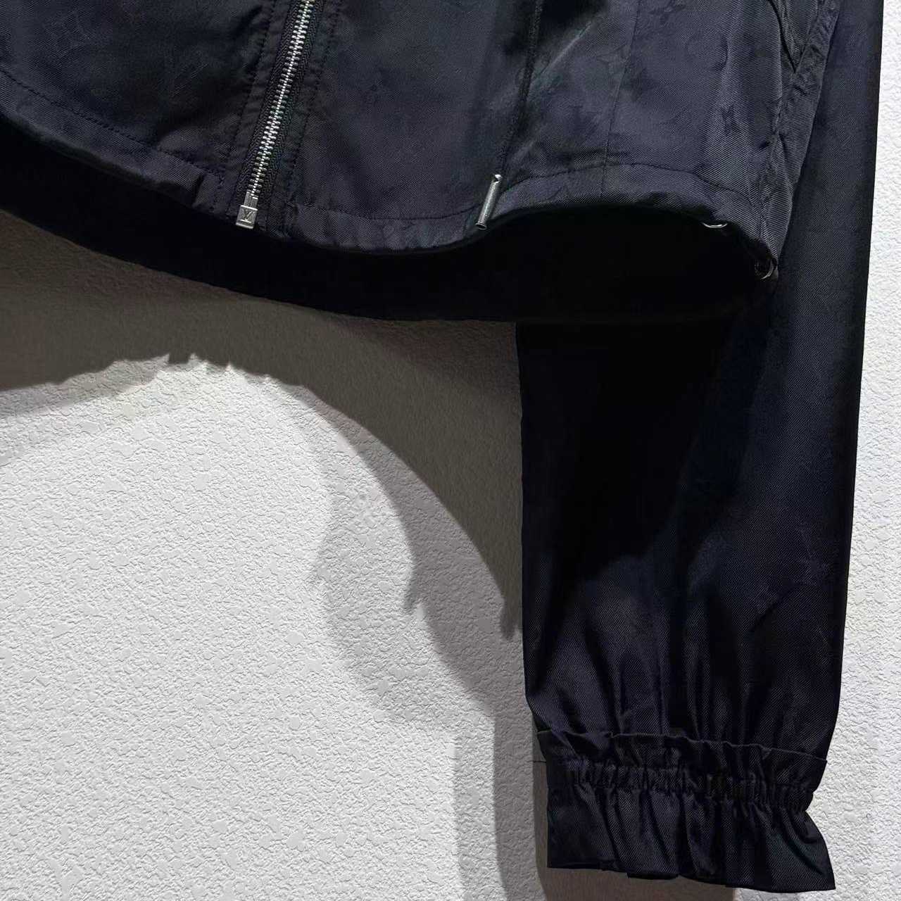 Louis Vuitton Cropped Monogram Windbreaker   1AHX65 - DesignerGu