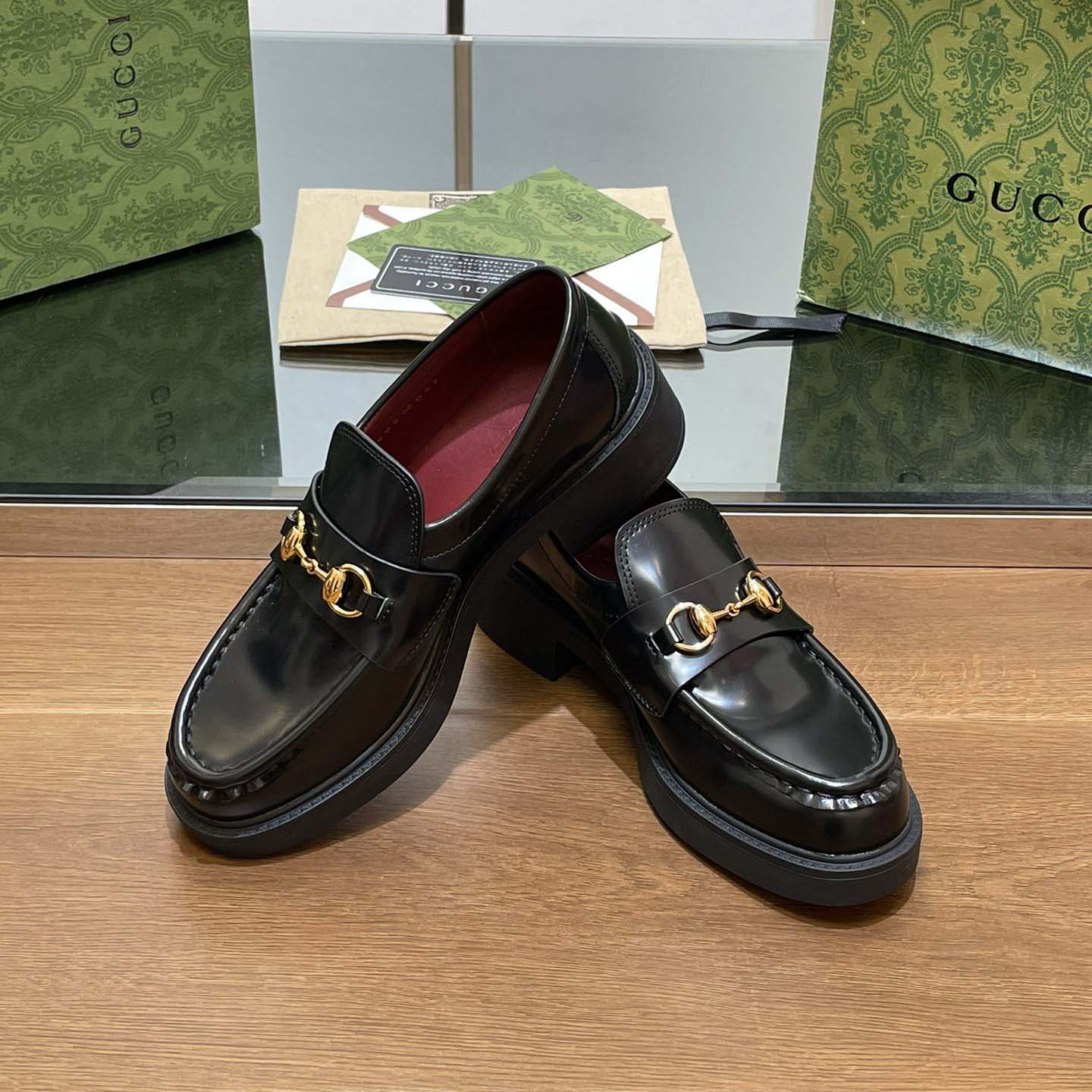 Gucci Women's loafer with Horsebit - DesignerGu