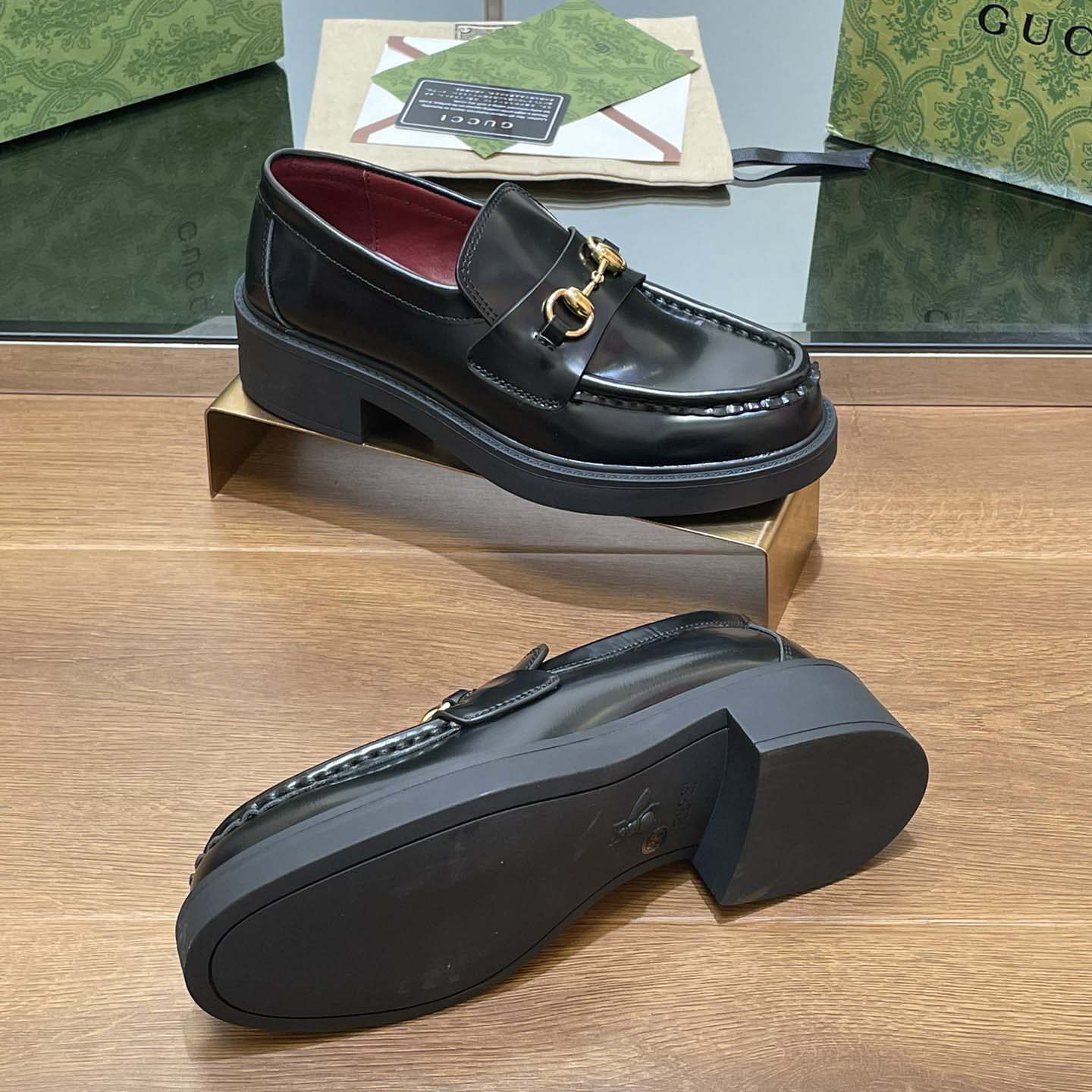 Gucci Women's loafer with Horsebit - DesignerGu