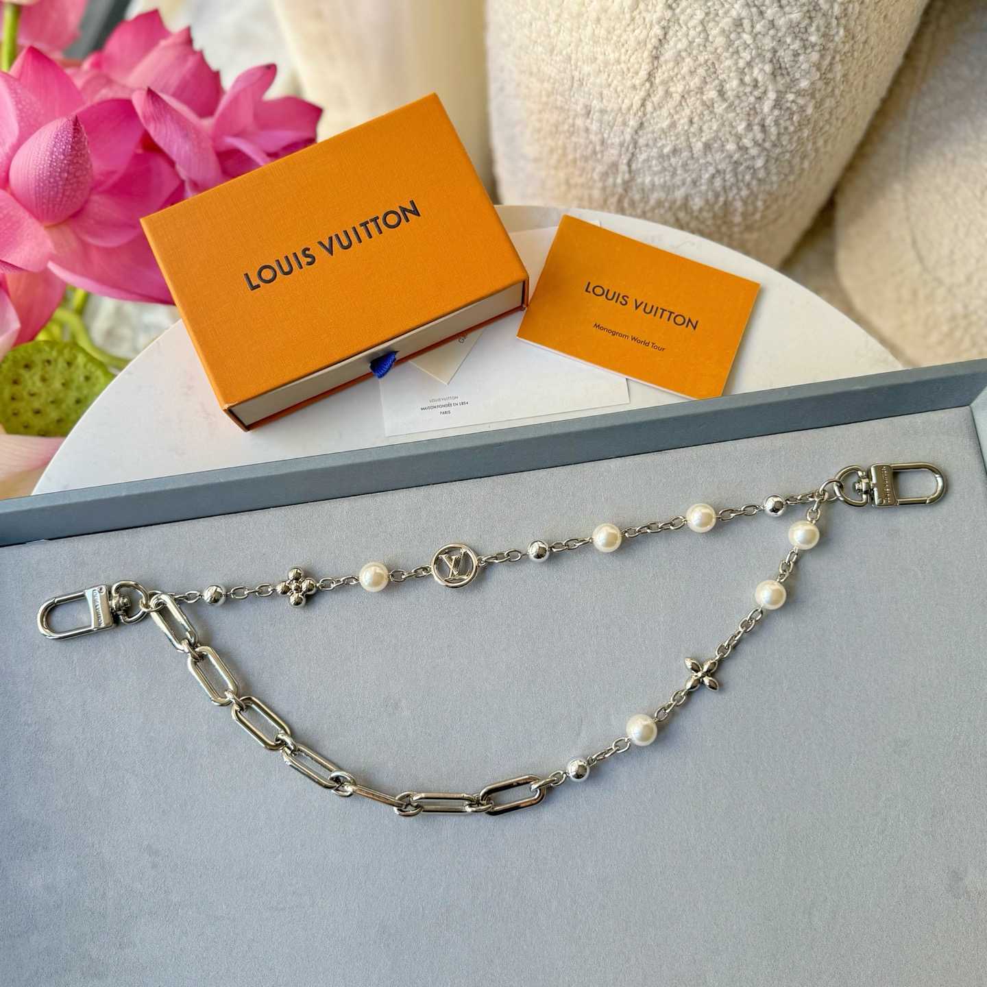 Louis Vuitton Midnight Pearl Chain Bag Charm   M02758 - DesignerGu