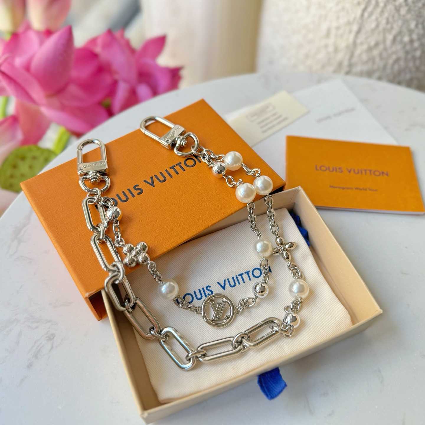 Louis Vuitton Midnight Pearl Chain Bag Charm   M02758 - DesignerGu