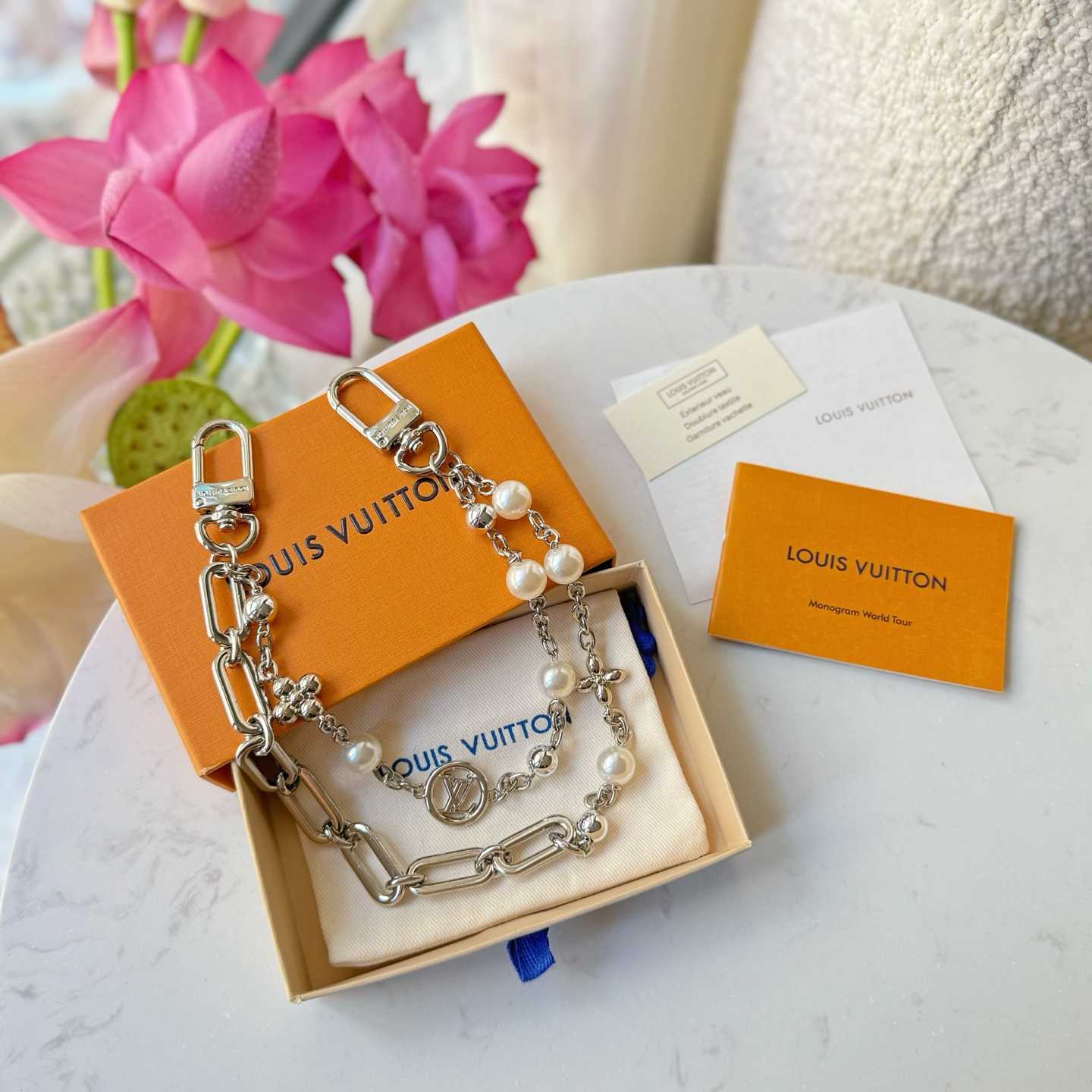 Louis Vuitton Midnight Pearl Chain Bag Charm   M02758 - DesignerGu