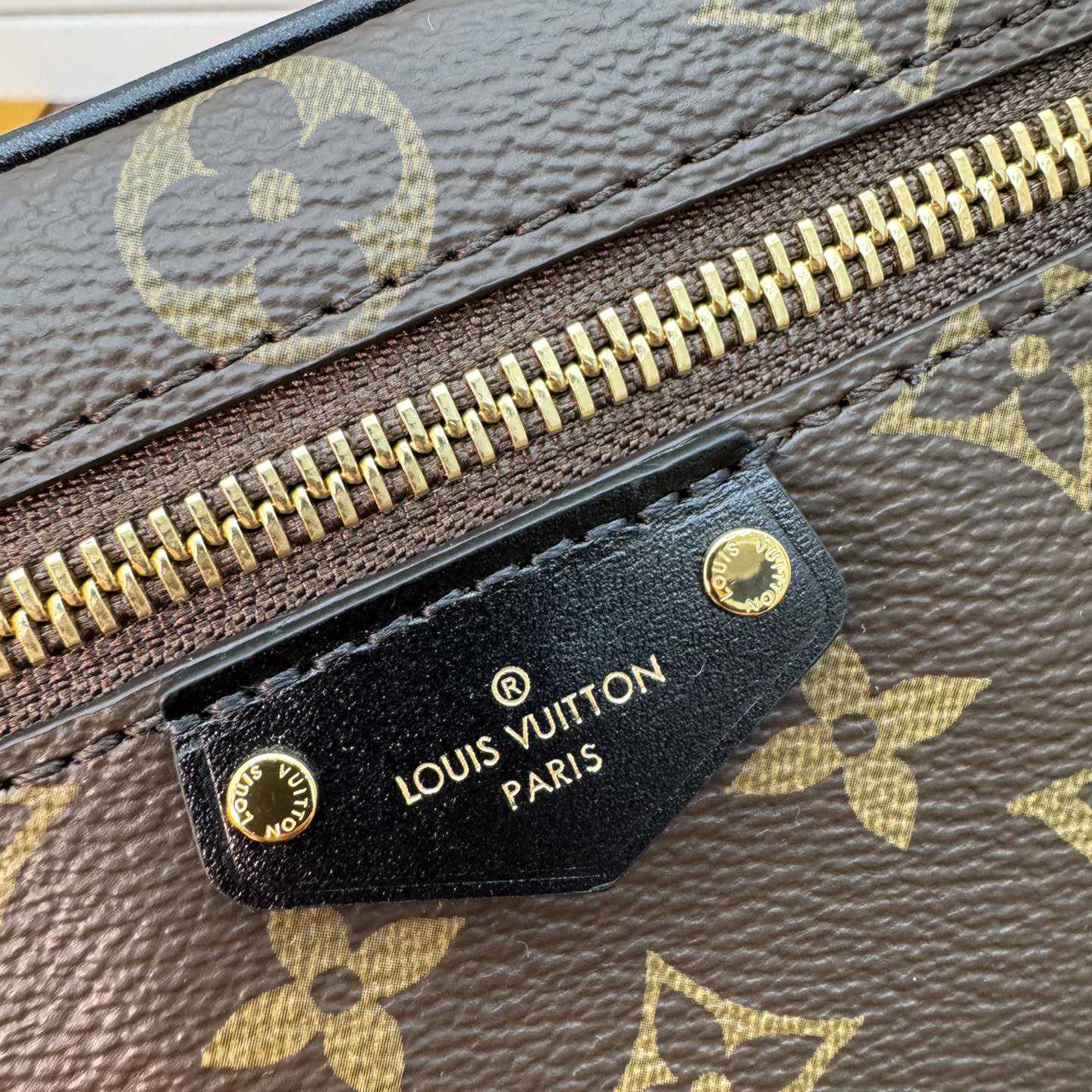 Louis Vuitton Vanity Chain Pouch    M47125 - DesignerGu