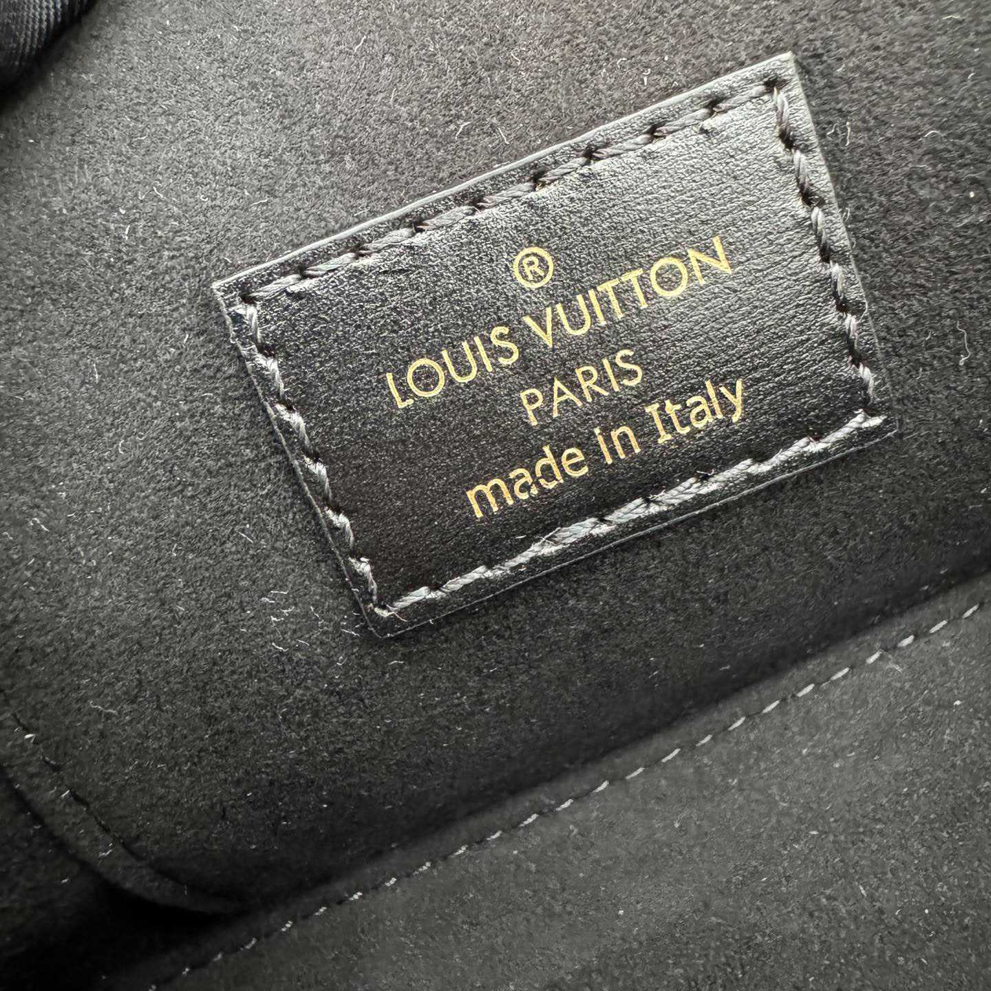 Louis Vuitton Vanity Chain Pouch    M47125 - DesignerGu