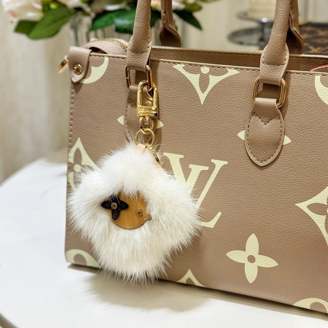 Louis Vuitton Vivienne Fur Key Holder   M02300 - DesignerGu