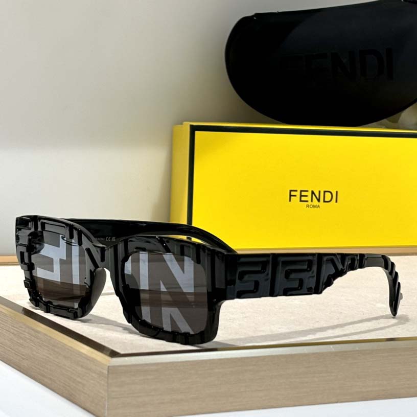 Fendi FE40104l  Sunglasses  - DesignerGu