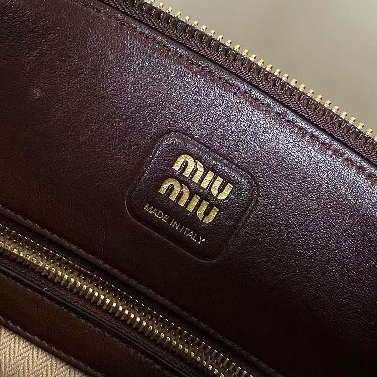 Miu Miu Aventure Leather Tote Bag   33cm - DesignerGu