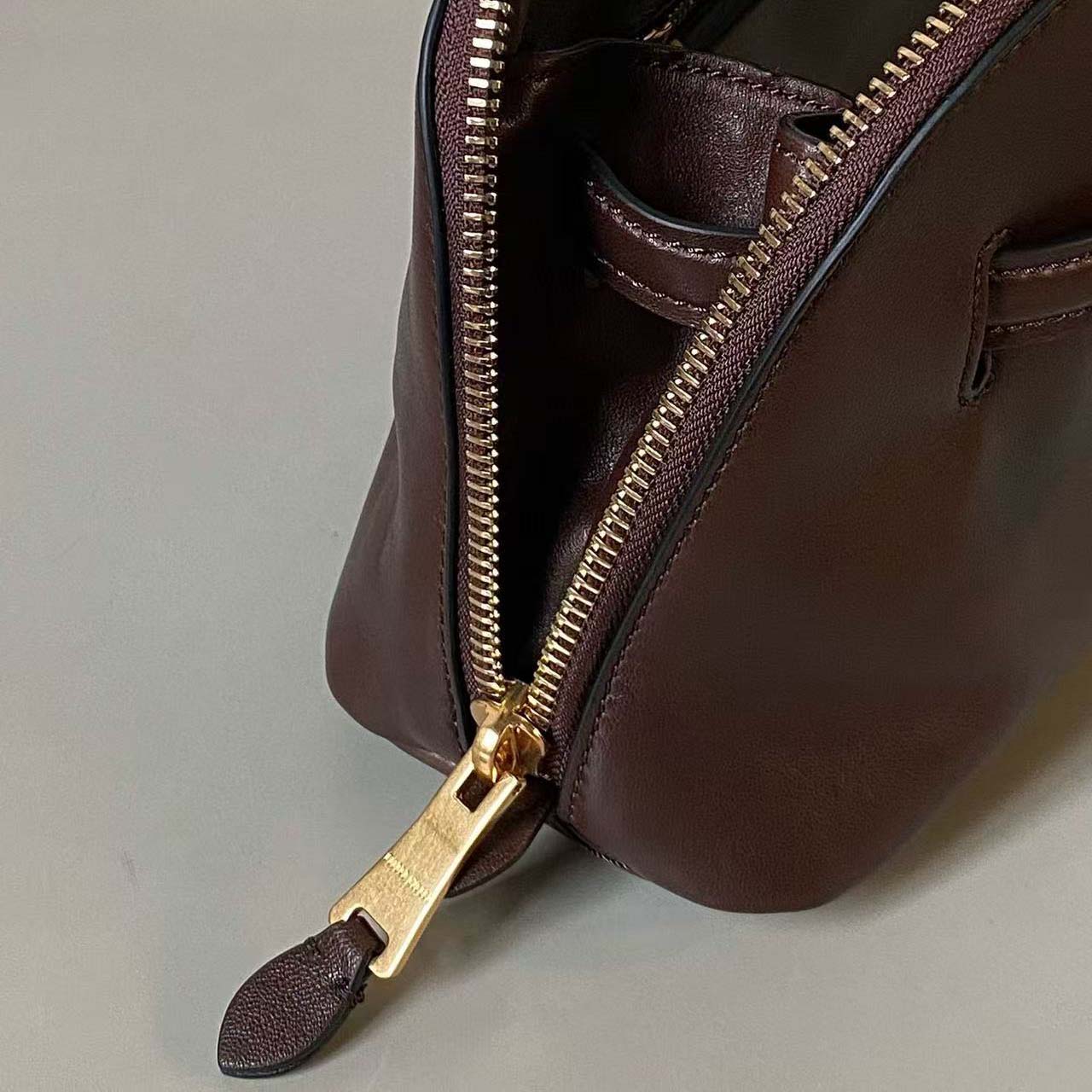 Miu Miu Aventure Leather Tote Bag   33cm - DesignerGu