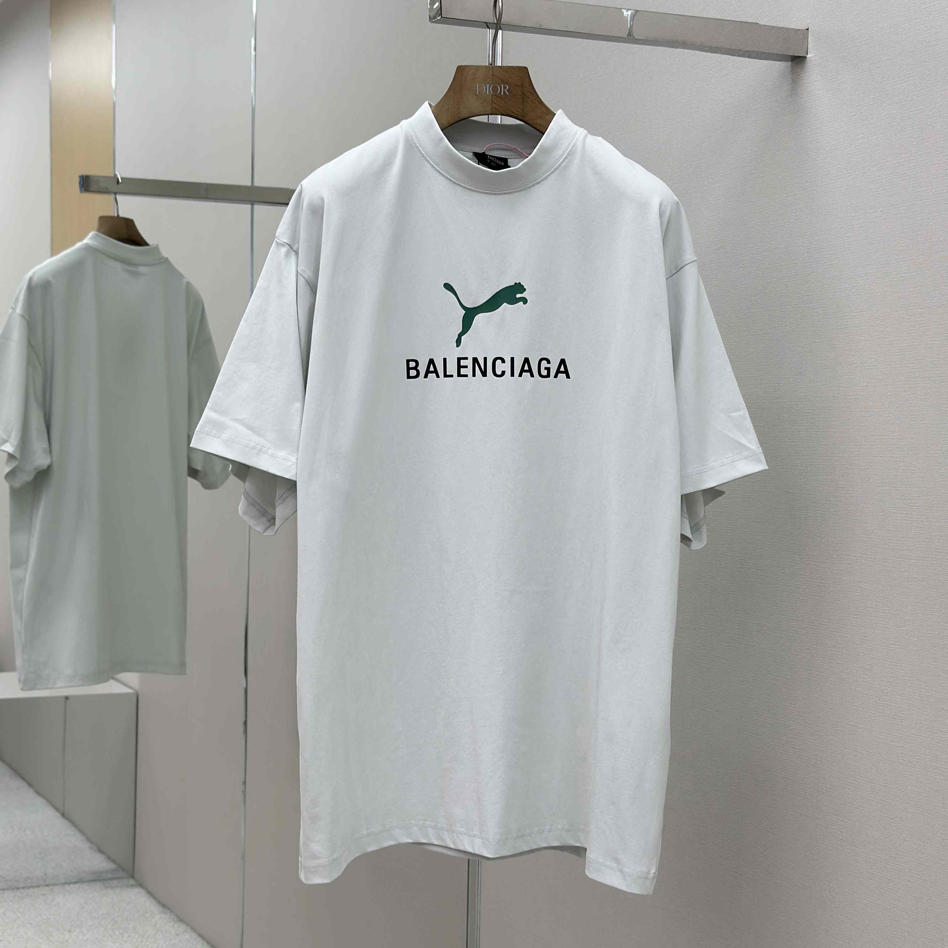 Balenciaga I PUMA Oversized T-Shirt in dirty white dry jersey - DesignerGu