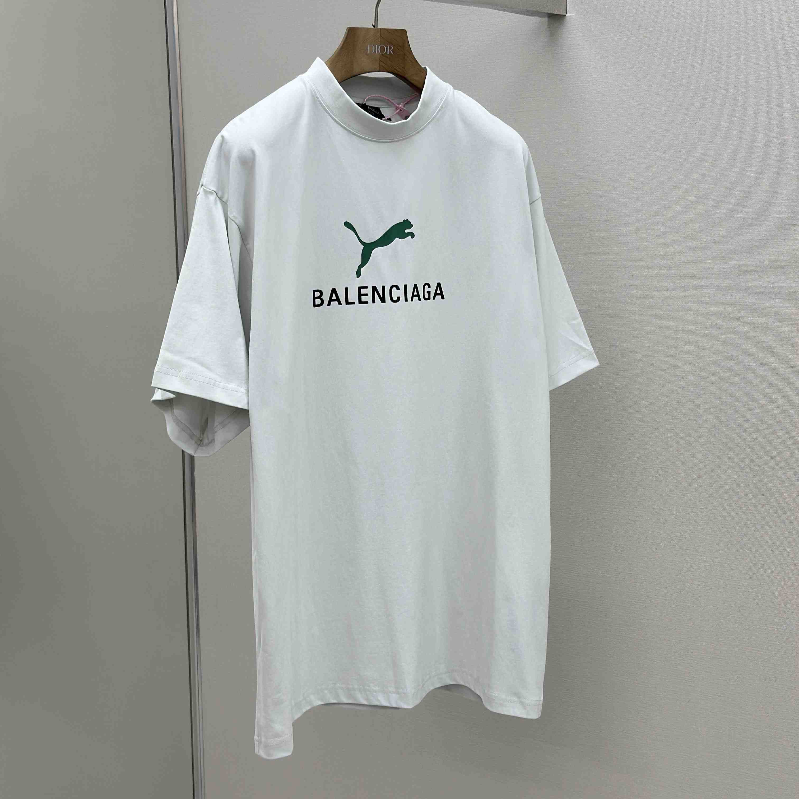 Balenciaga I PUMA Oversized T-Shirt in dirty white dry jersey - DesignerGu