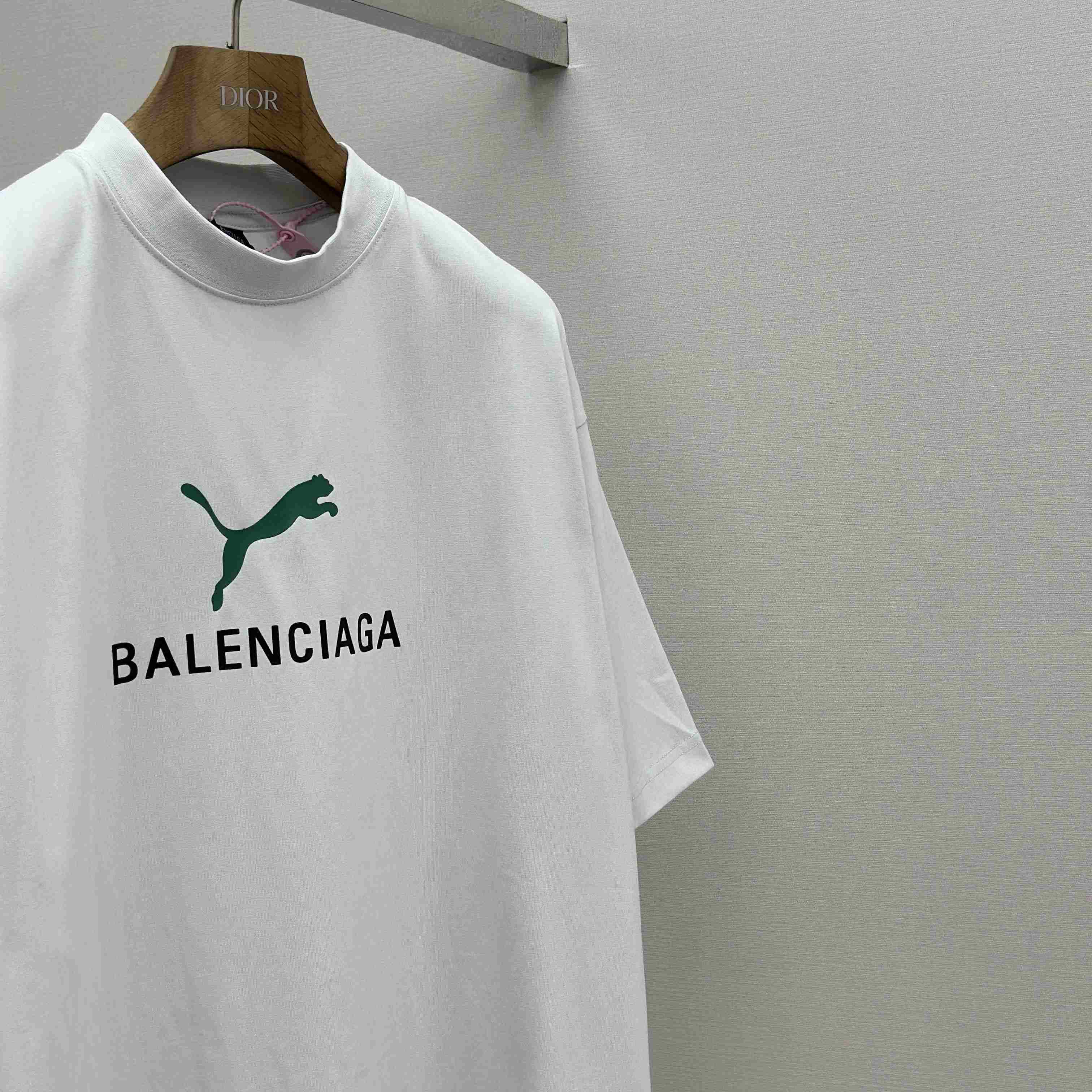 Balenciaga I PUMA Oversized T-Shirt in dirty white dry jersey - DesignerGu