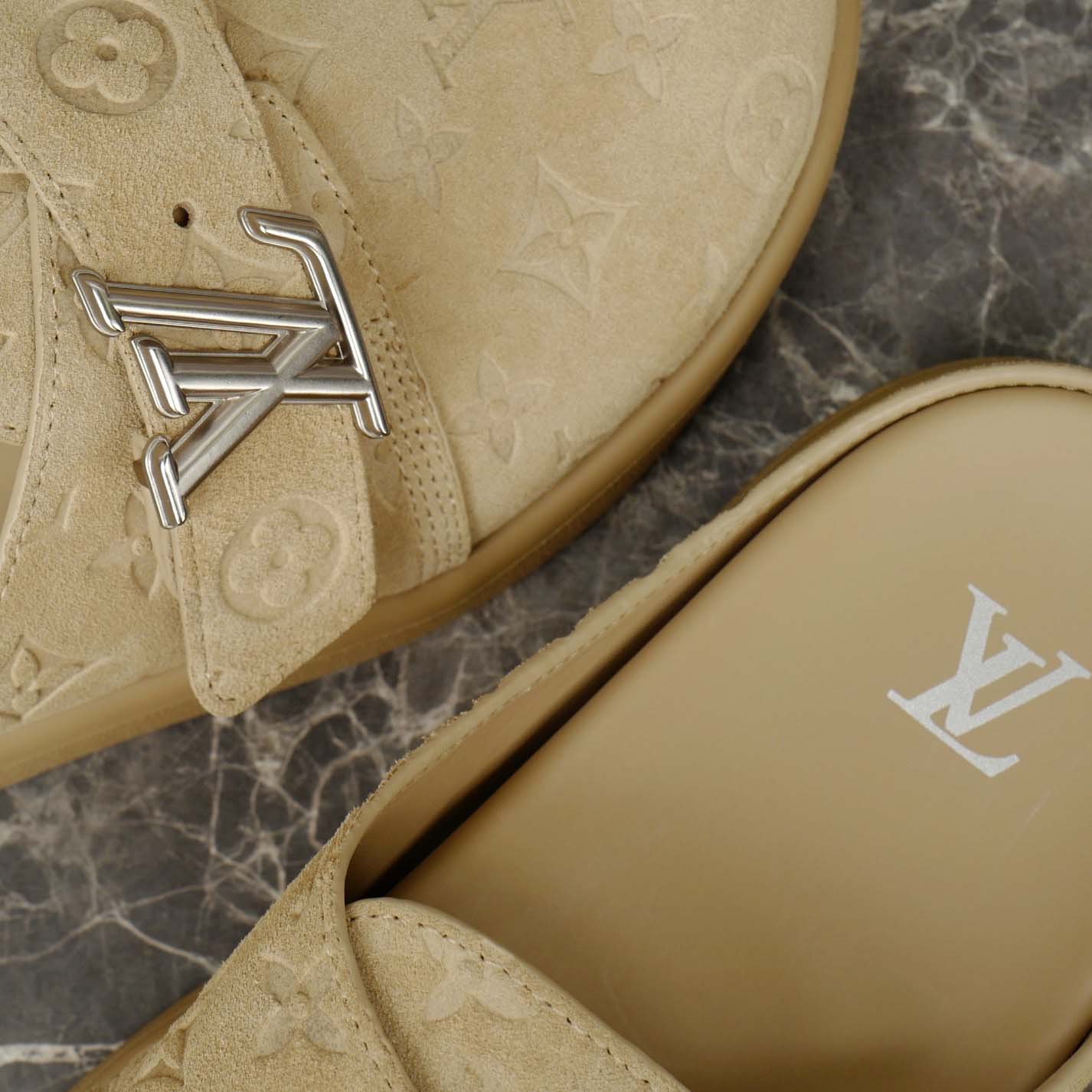 Louis Vuitton LV Easy Mule   1AHQR1 - DesignerGu