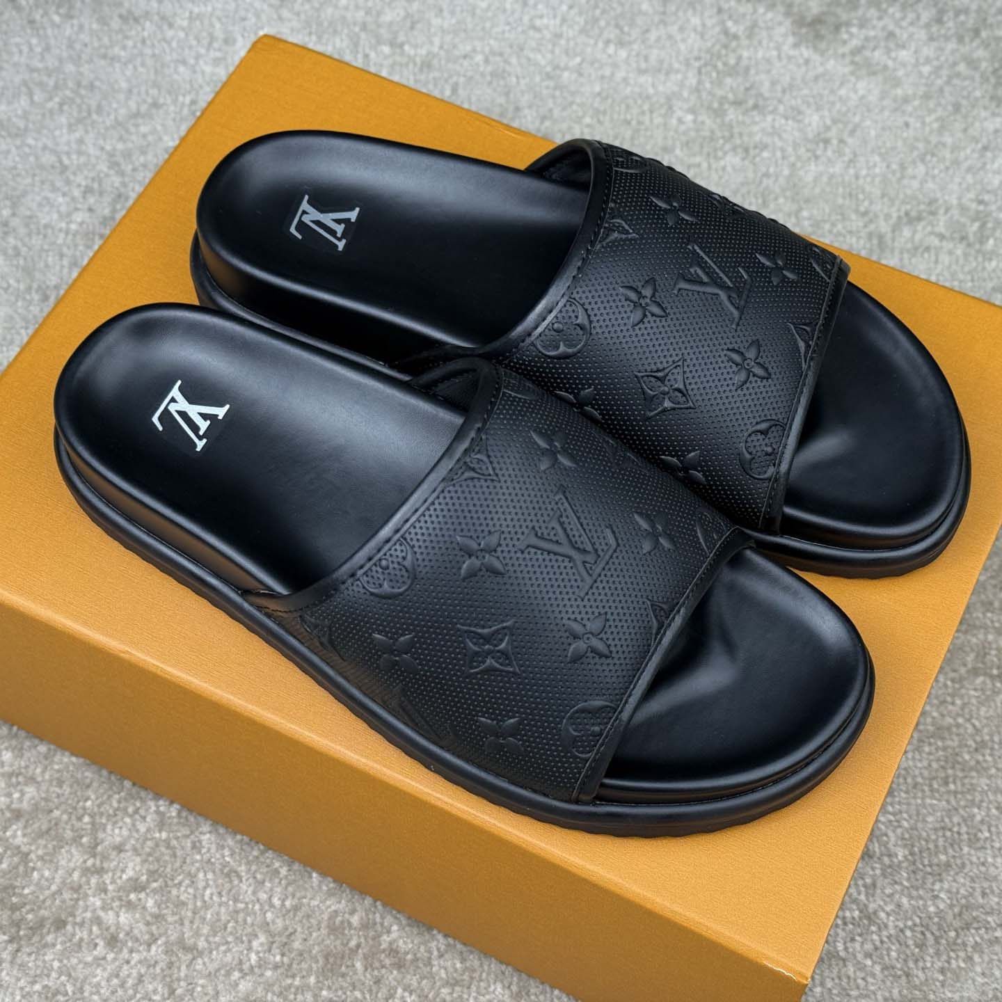 Louis Vuitton Miami Mule   1AHSNO - DesignerGu