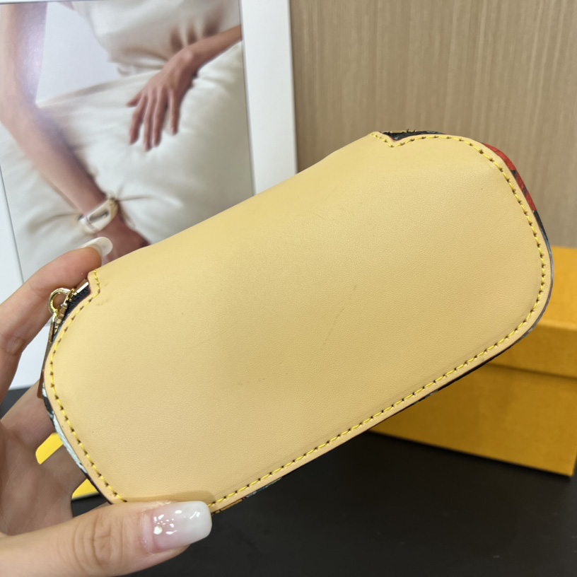 Louis Vuitton Sunglasses Pouch - DesignerGu