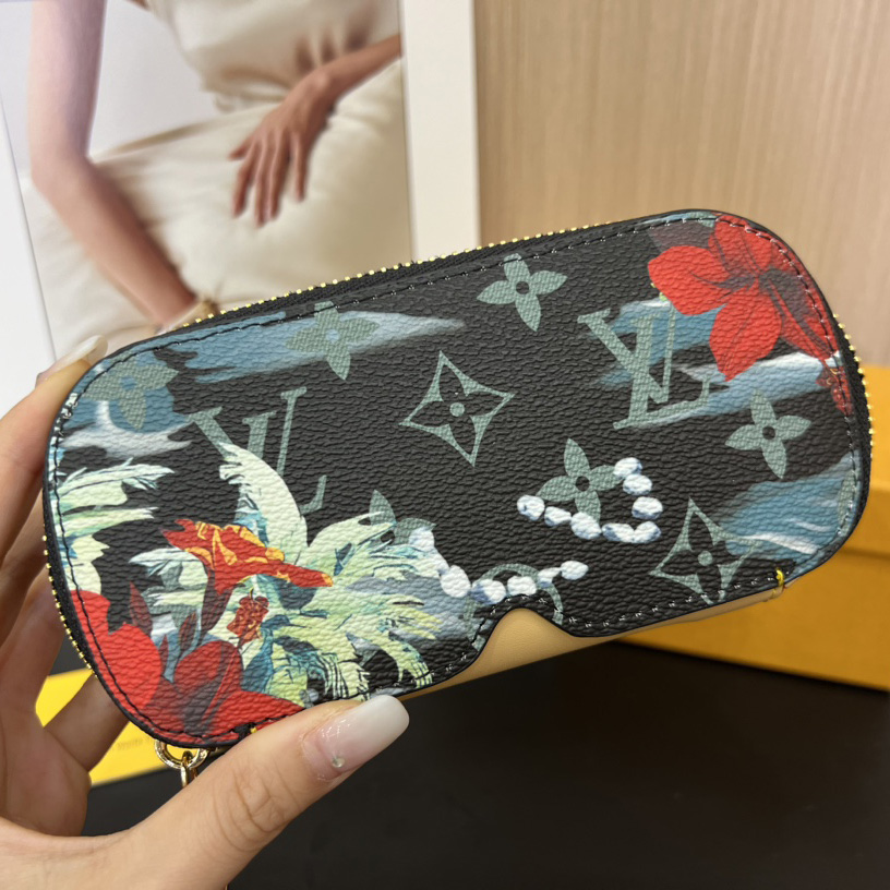 Louis Vuitton Sunglasses Pouch - DesignerGu