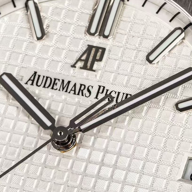 Audemars Piguet Royal Oak Self Winding Watch - 41mm 15500ST - DesignerGu