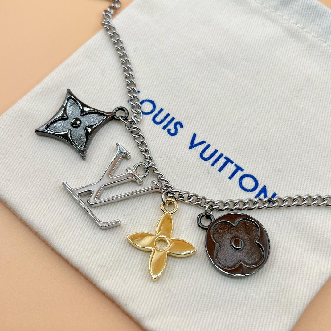 Louis Vuitton Collier pendentif LV Instinct   M00521 - DesignerGu