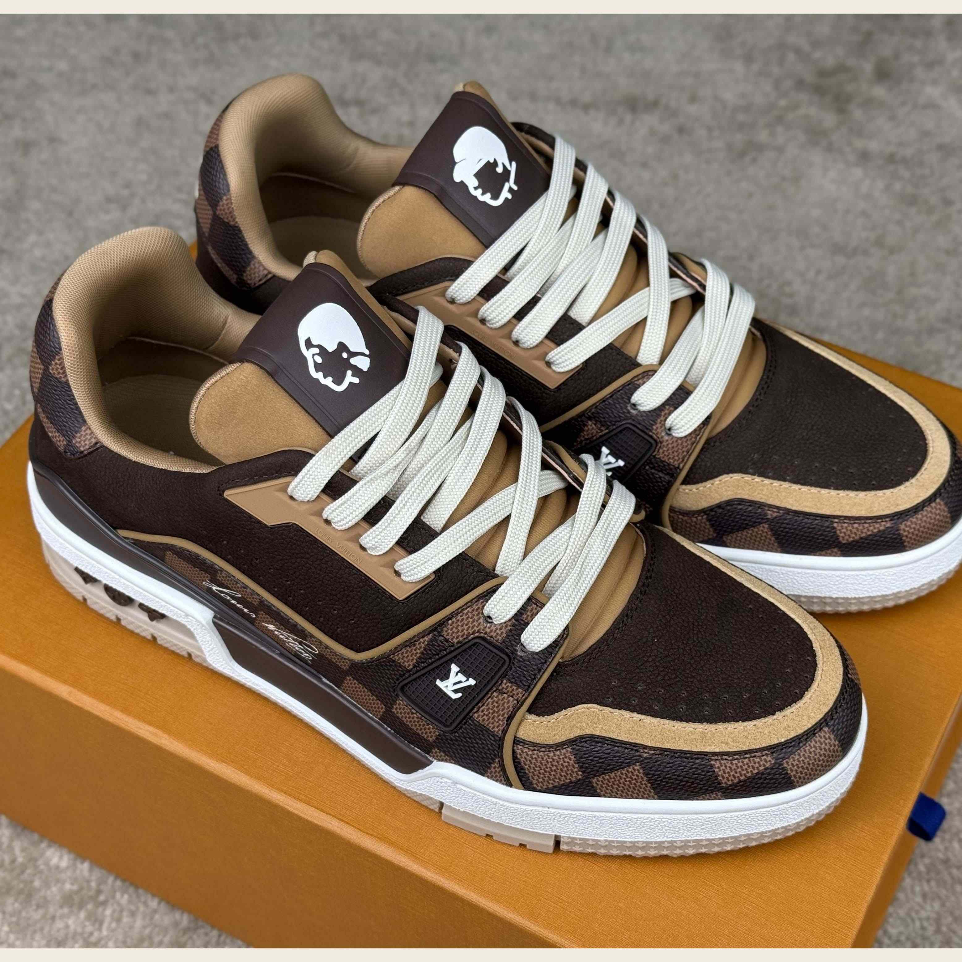 Louis Vuitton LV Trainer Sneaker   1AIN23 - DesignerGu