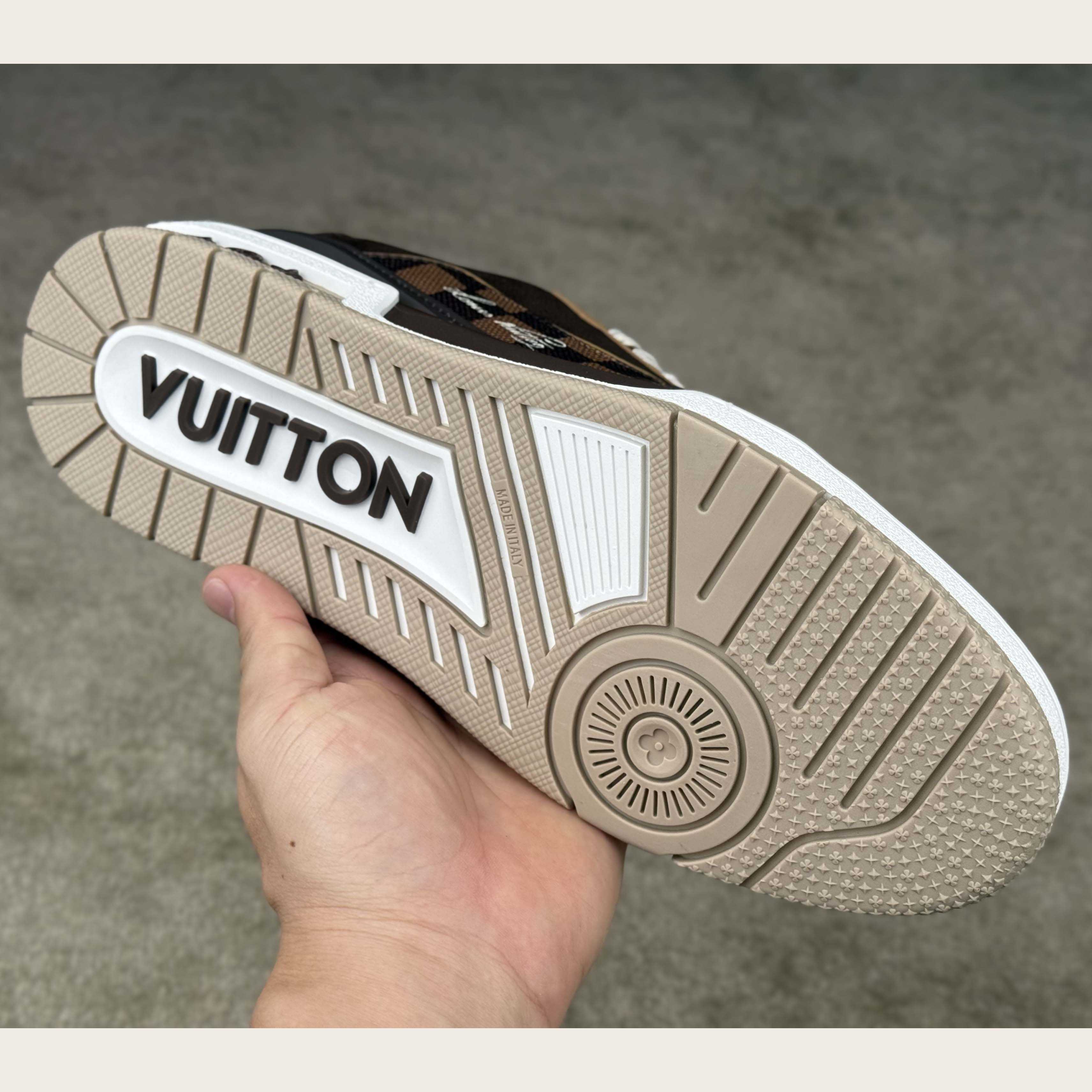 Louis Vuitton LV Trainer Sneaker   1AIN23 - DesignerGu