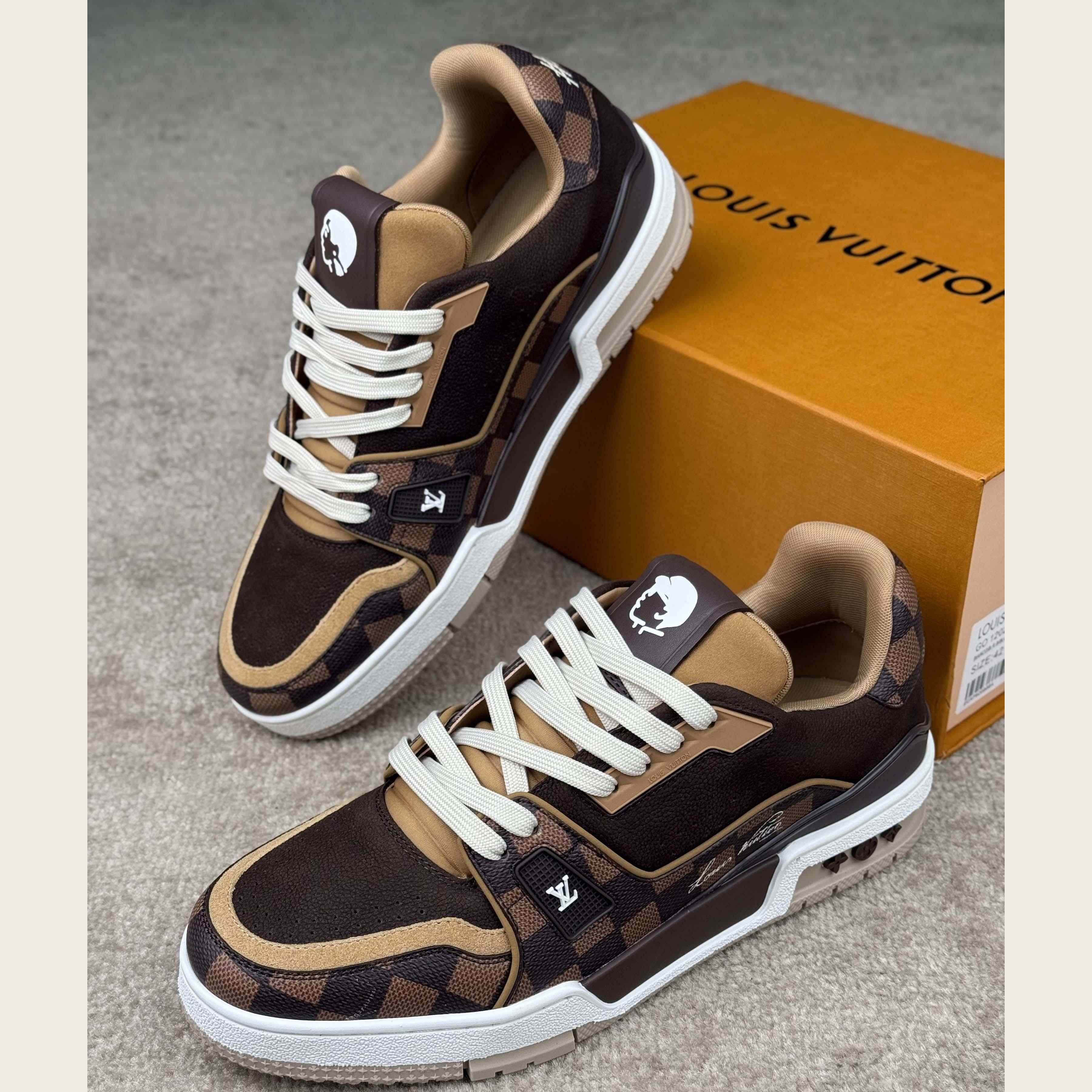 Louis Vuitton LV Trainer Sneaker   1AIN23 - DesignerGu