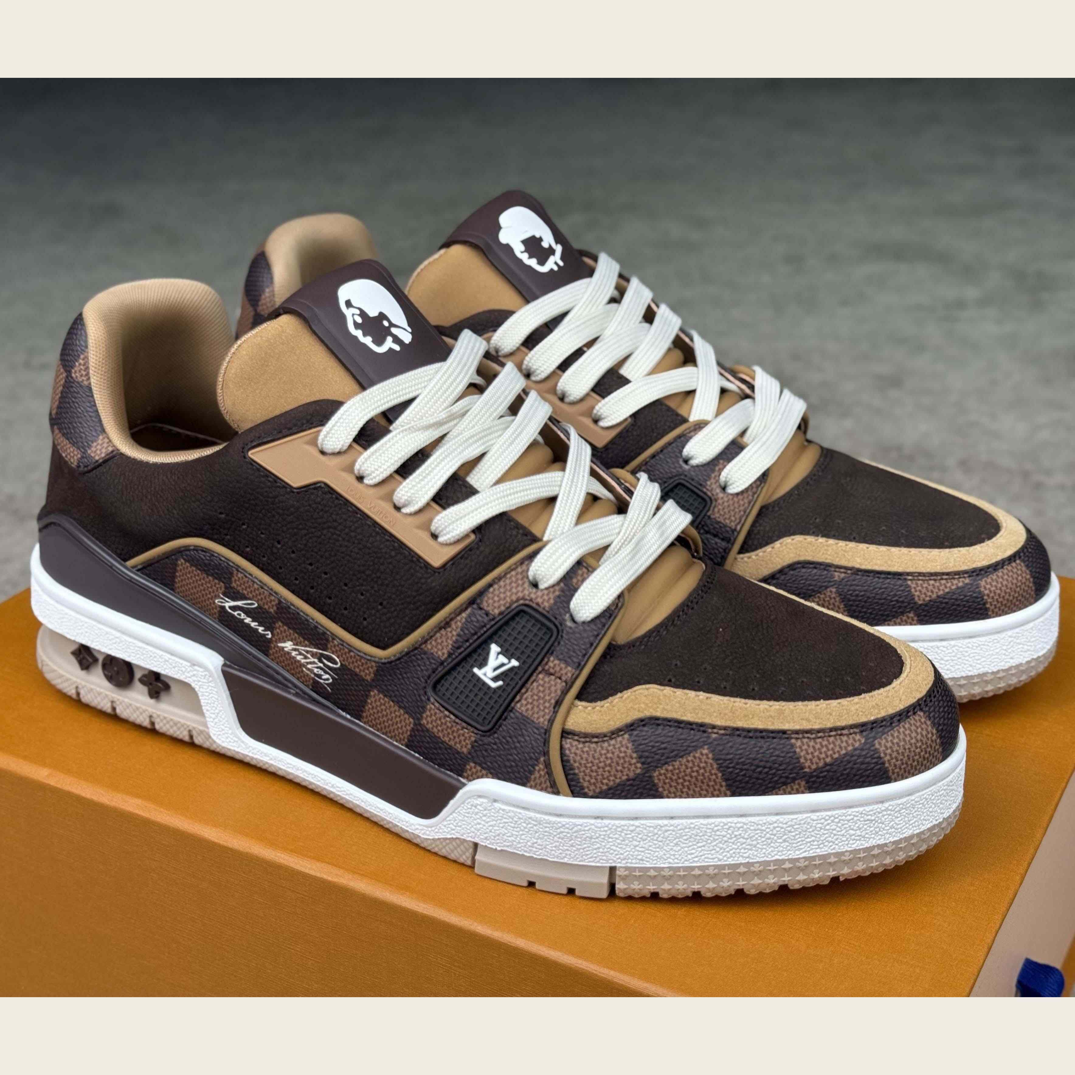 Louis Vuitton LV Trainer Sneaker   1AIN23 - DesignerGu