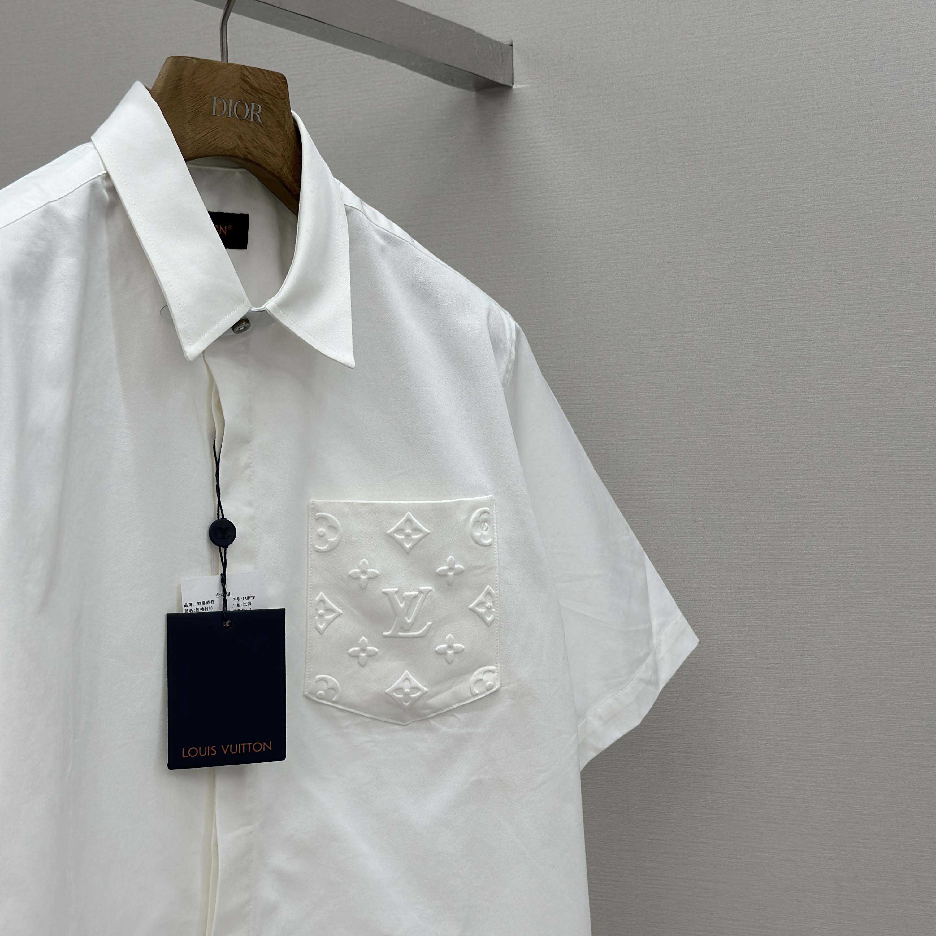 Louis Vuitton Monogram Pocket Short-Sleeved Shirt   1AHVYO - DesignerGu