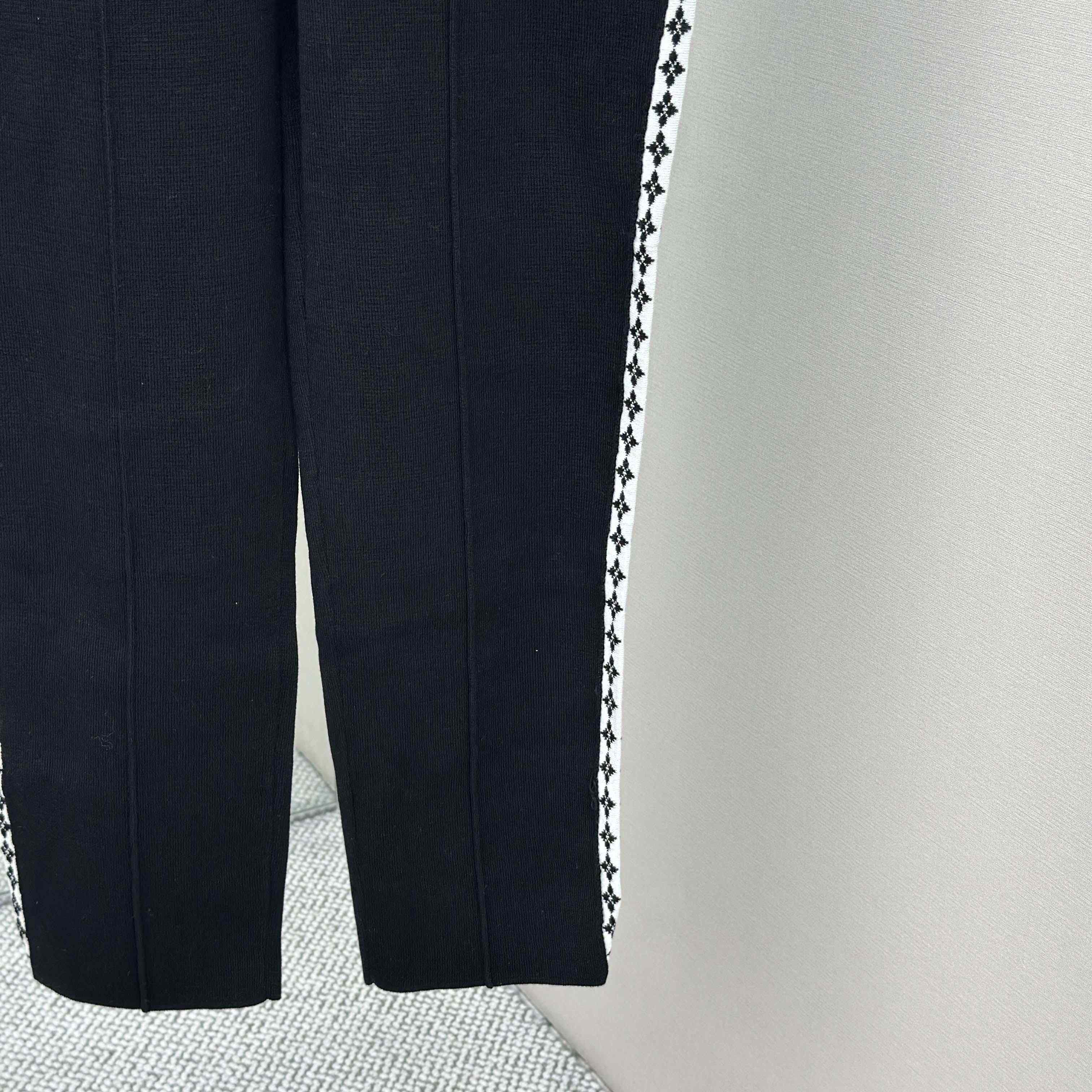 Louis Vuitton Preppy Knitted Wool Trousers   1AGTLU - DesignerGu