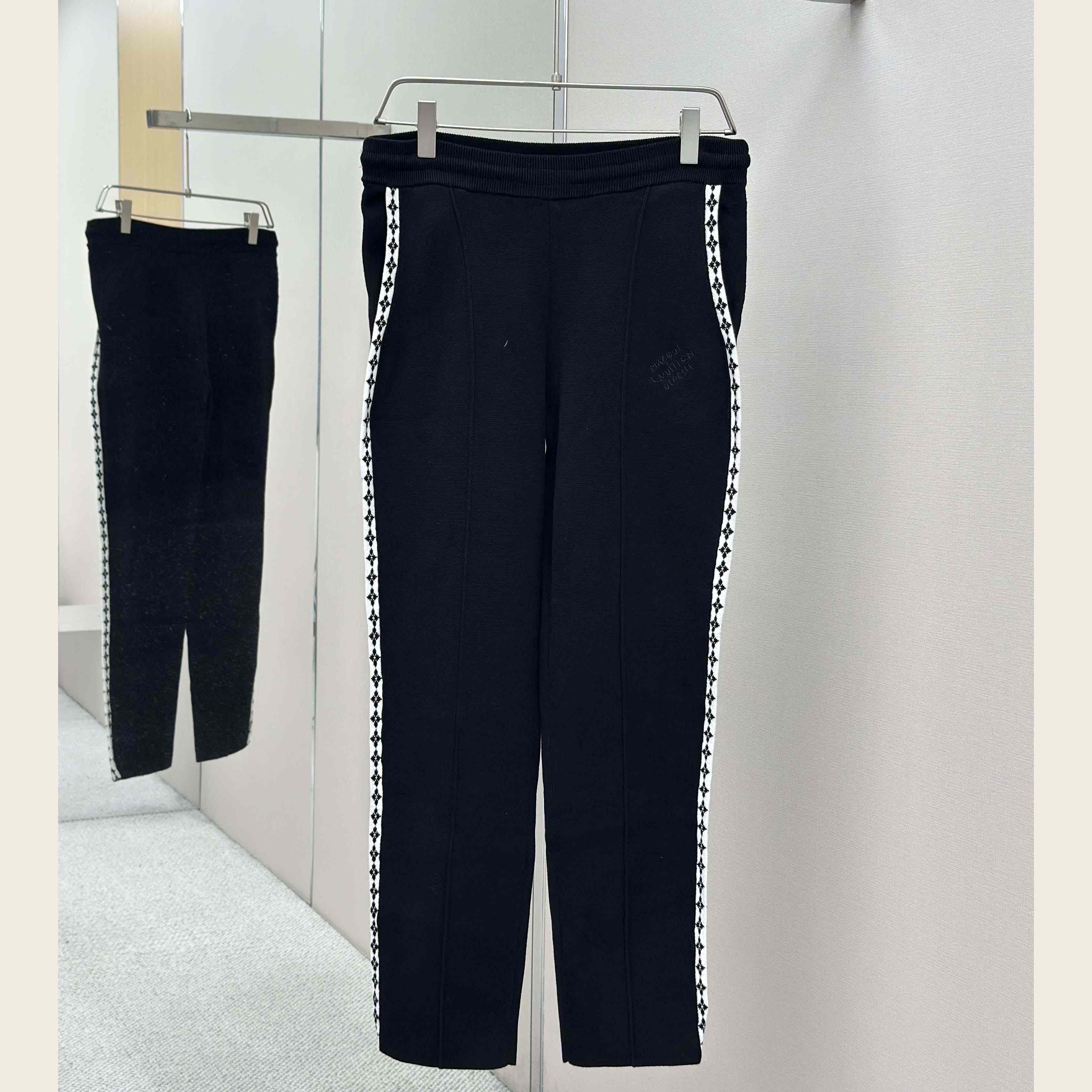 Louis Vuitton Preppy Knitted Wool Trousers   1AGTLU - DesignerGu