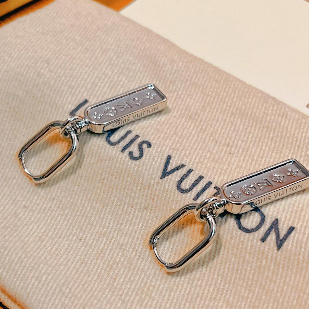 Louis Vuitton Les Gastons Vuitton Tag Single Hoop, White Gold   Q06946 - DesignerGu