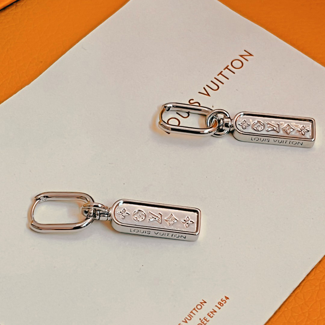 Louis Vuitton Les Gastons Vuitton Tag Single Hoop, White Gold   Q06946 - DesignerGu