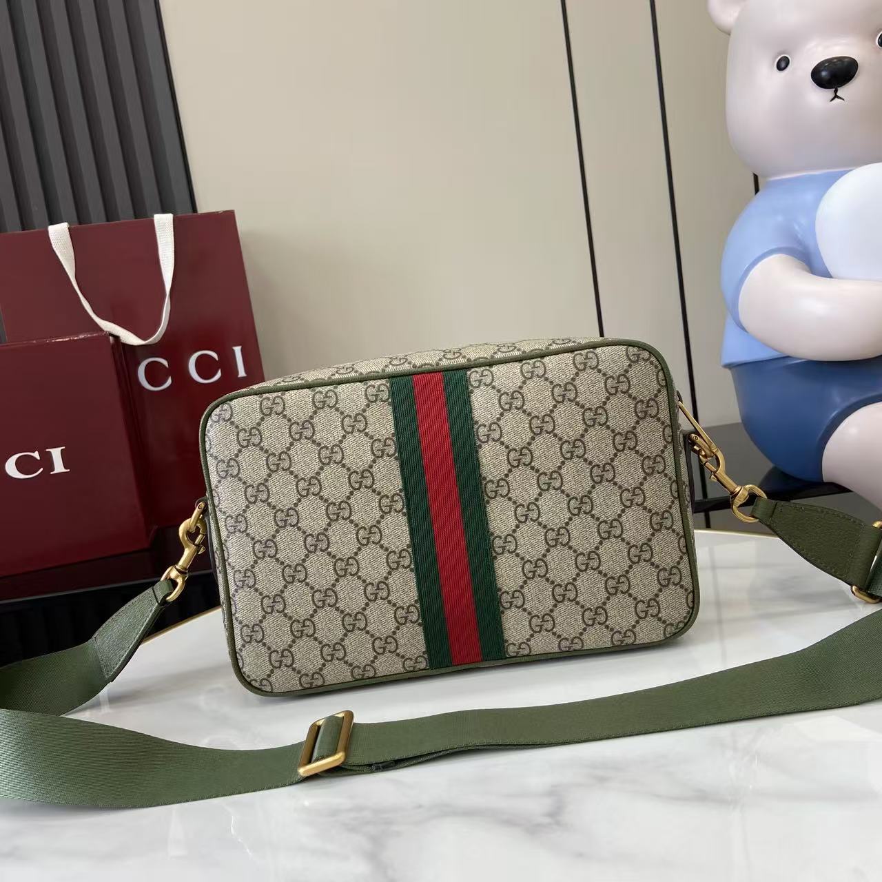 Gucci Ophidia Medium Crossbody Bag - DesignerGu