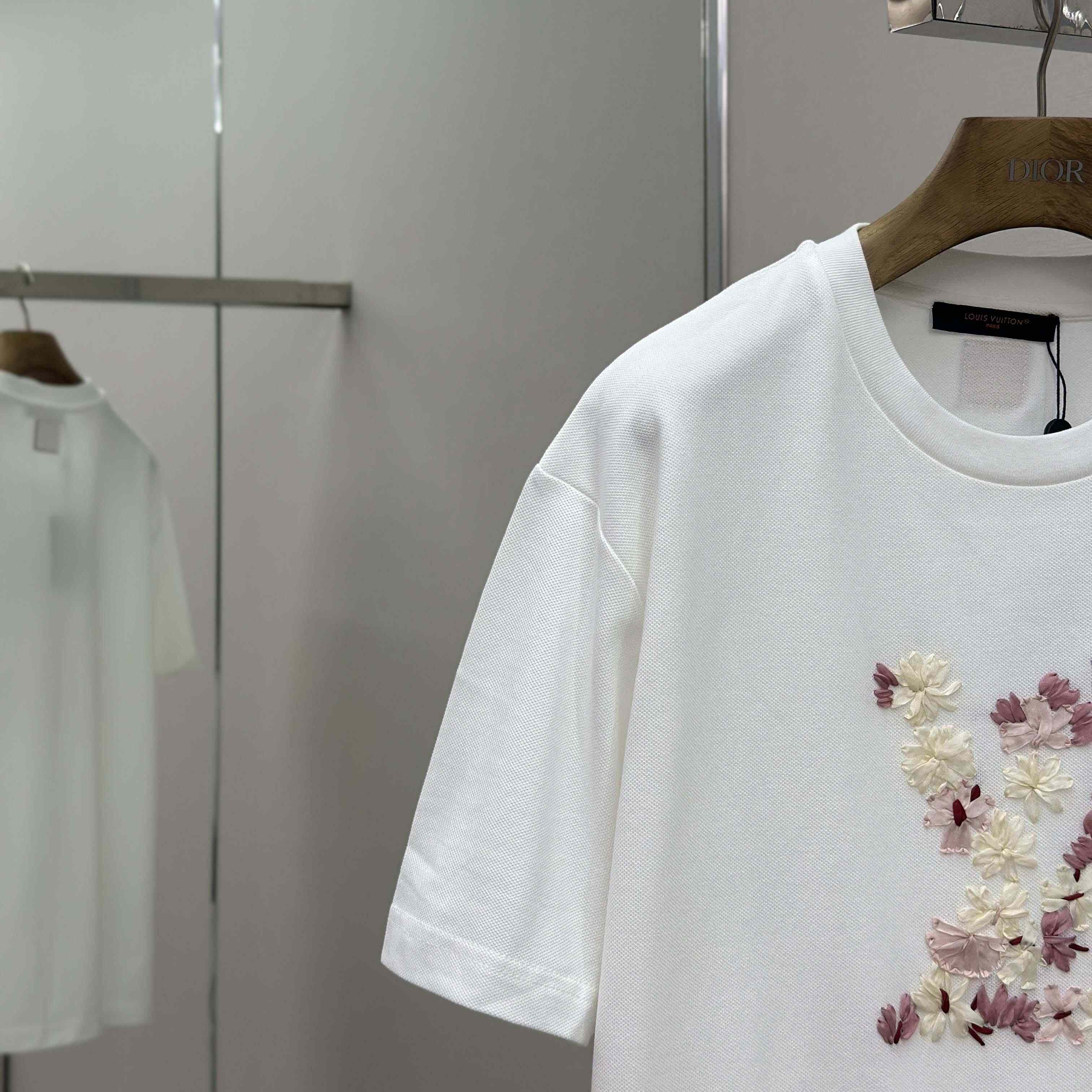 Louis Vuitton Embroidered T-Shirt   1AIMKH - DesignerGu